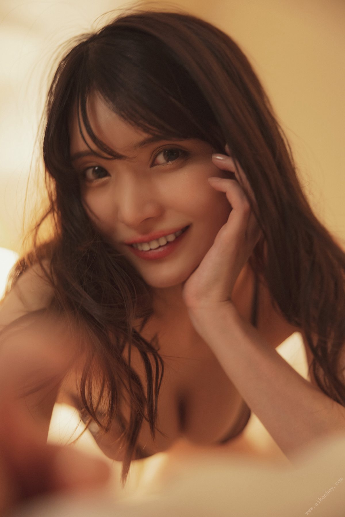 FLASH Photobook 2022 05 24 Sayaka Nitori 似鳥沙也加 Leave yourself at night Part 1 夜に身を任せて 前編 B 0073 8440131589.jpg