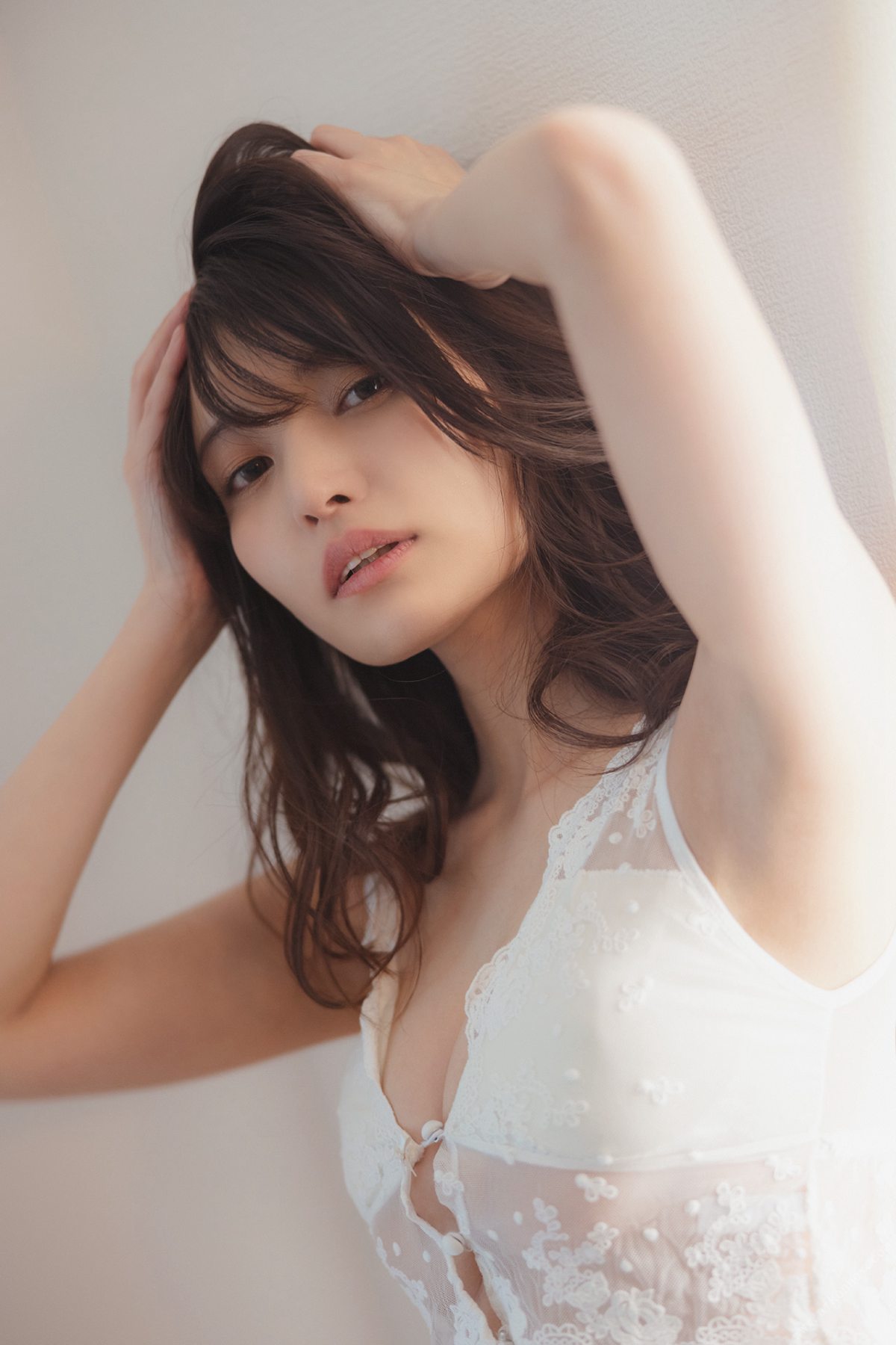 FLASH Photobook 2022 05 24 Sayaka Nitori 似鳥沙也加 Leave yourself at night Part 2 夜に身を任せて 後編 B 0000117 5633028077.jpg