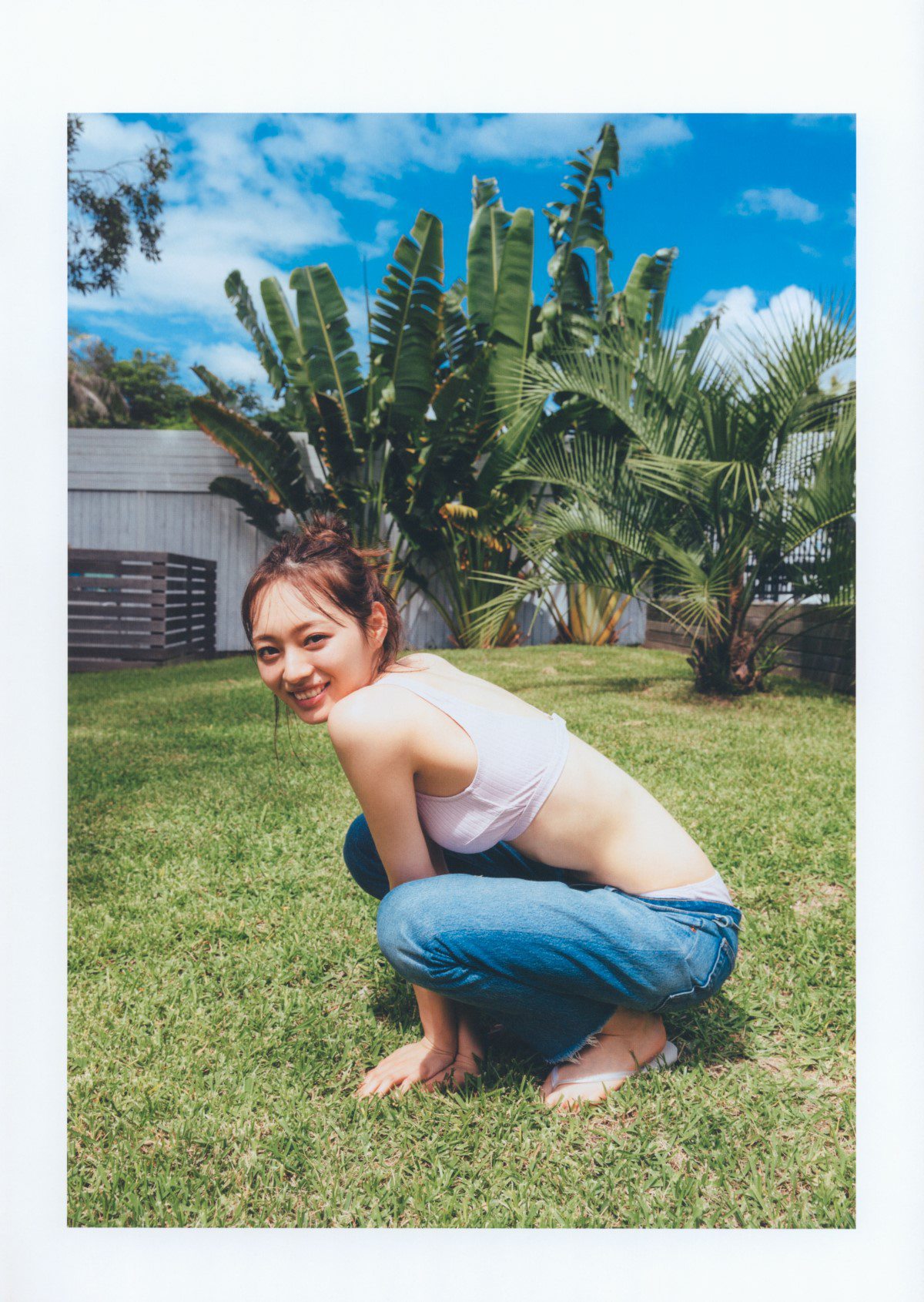 Photobook 2020 09 29 Minami Umezawa 梅澤美波 1st Photobook Near the dream 夢の近く A 00019 4410843504.jpg