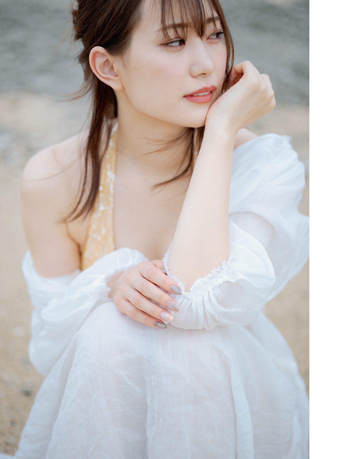 Photobook 2021 12 25 Akari Mitani 美谷朱里 Ravish 0007 9537361597.jpg