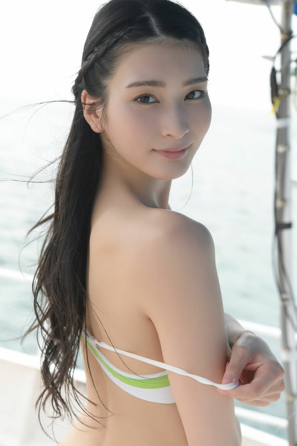 Photobook 2022 01 21 本庄 鈴 Platinum Beauty Vol 1 FRIDAYデジタル写真集 0015 2708887228.jpg