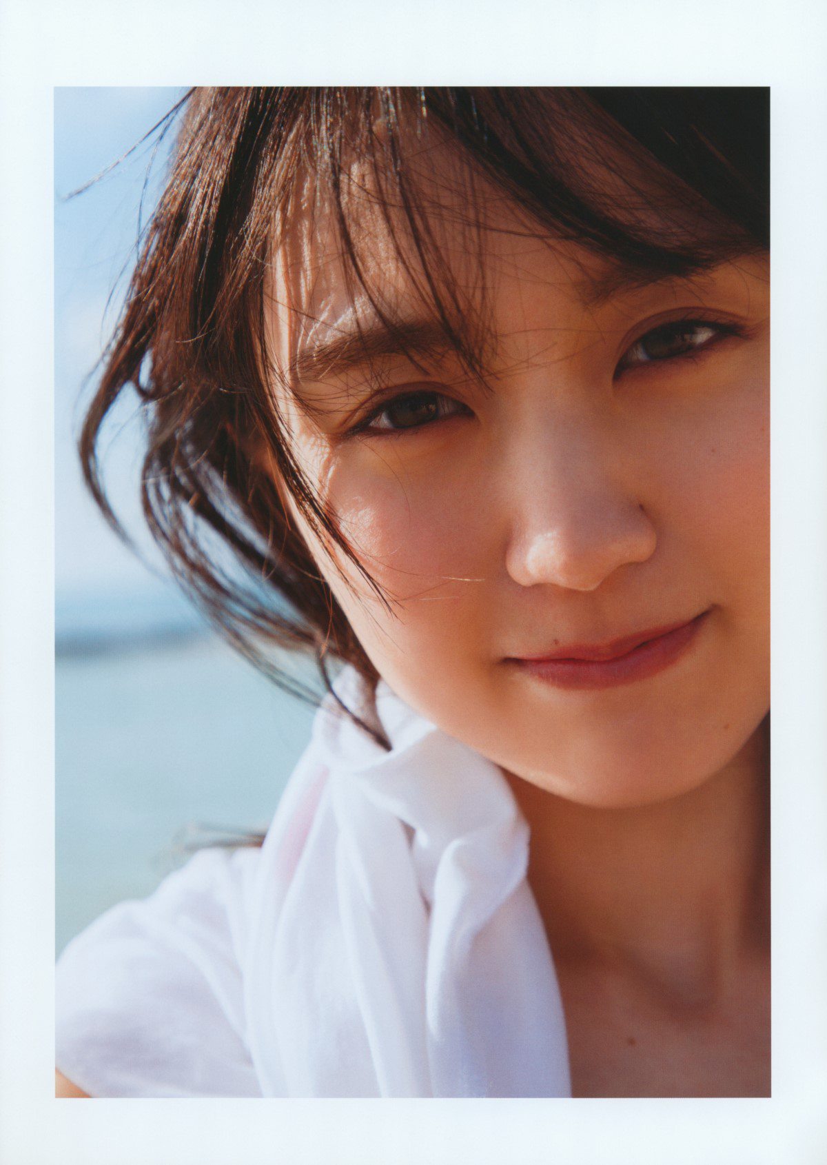 Photobook 2022 06 07 Haruka Kaki 賀喜遥香 1st Photobook Massara まっさら A 00046 0752889591.jpg