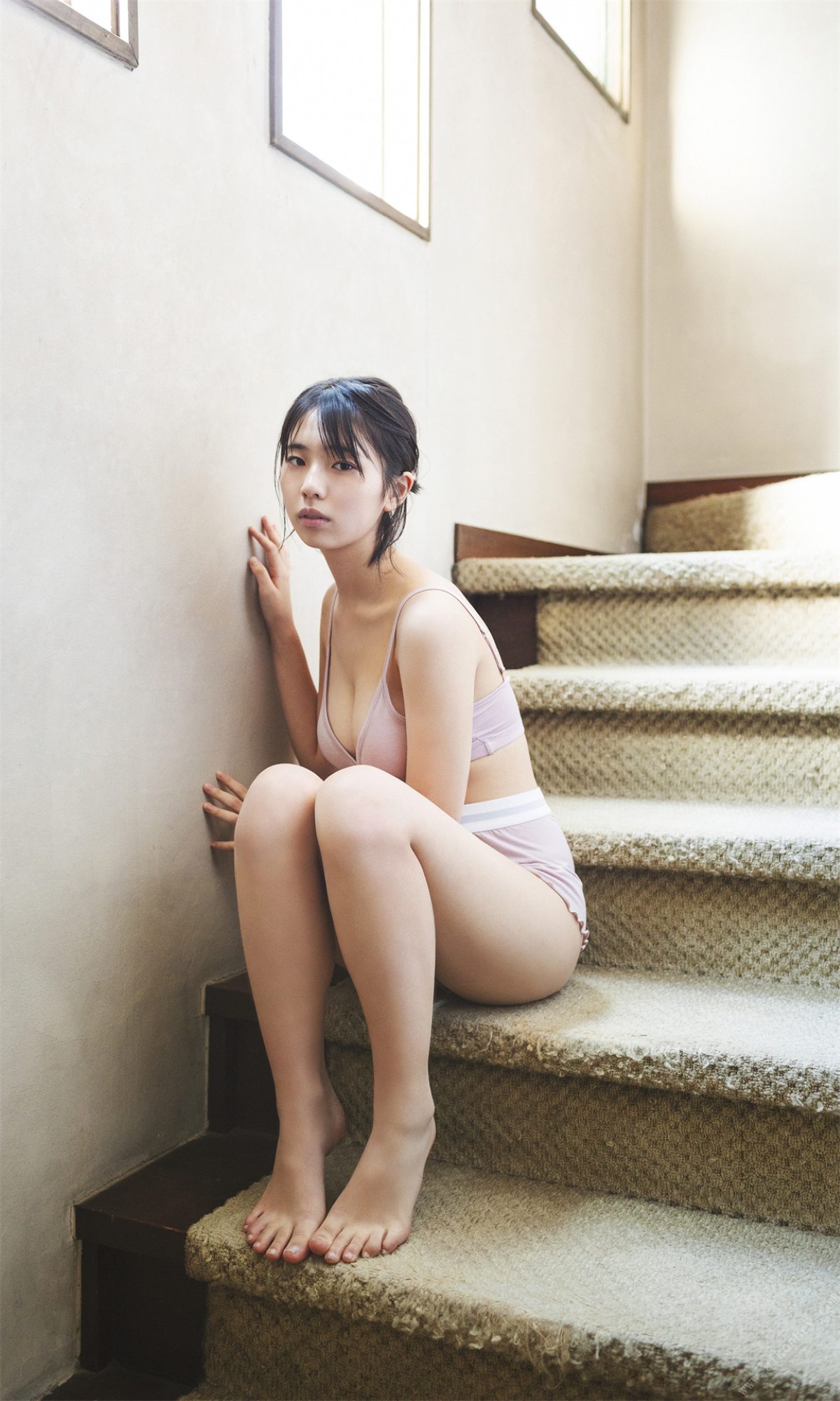 Weekly Photobook 2022 03 14 Hina Kikuchi 菊地姫奈 Harumeku honomeku 春めく、ほのめく 0009 1508617228.jpg