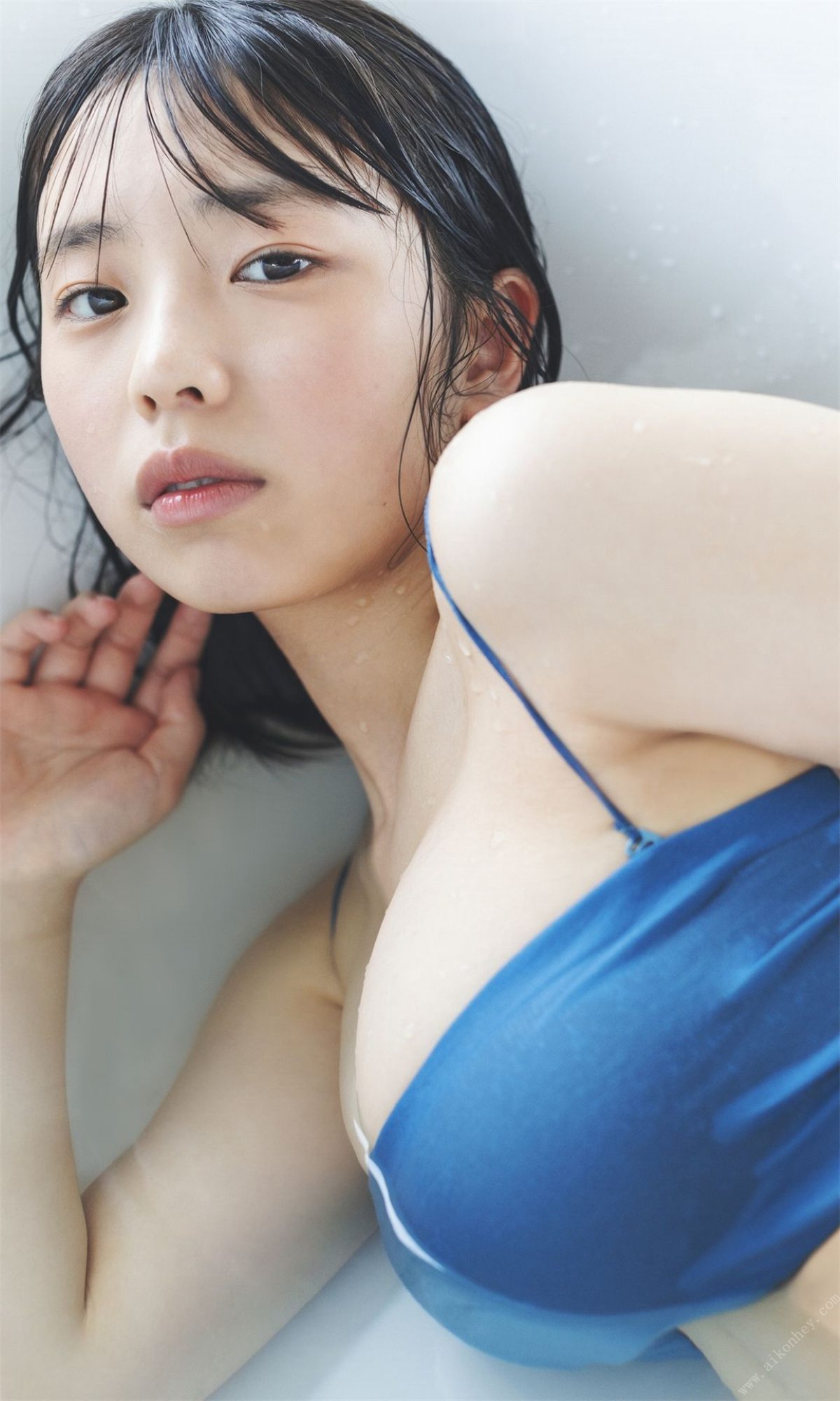 Weekly Photobook 2022 05 16 Hina Kikuchi 菊地姫奈 A Trip To Love  Prologue  好きになる旅 prologue 00027 3555427105.jpg