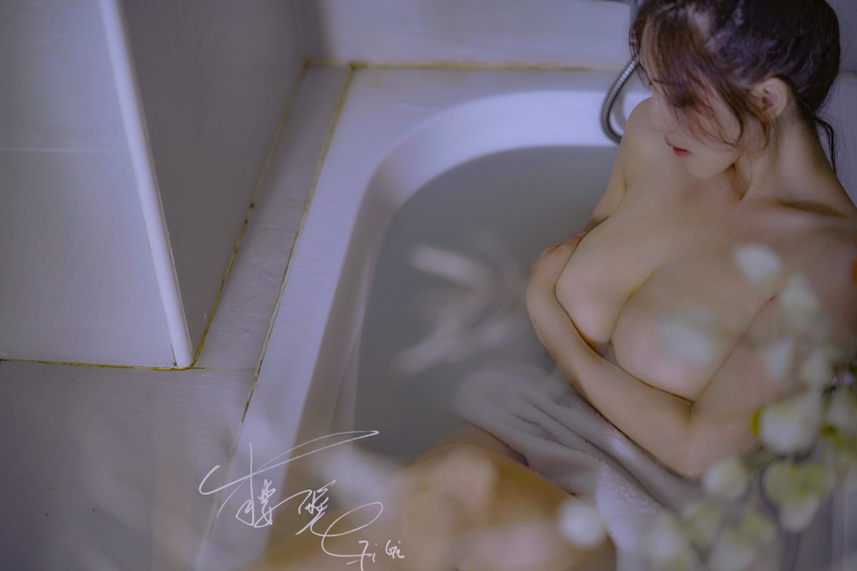 Coser@樱晚gigi Vol 005 粉丝群收费写真05 清衣 池 0011 7625902798.jpg