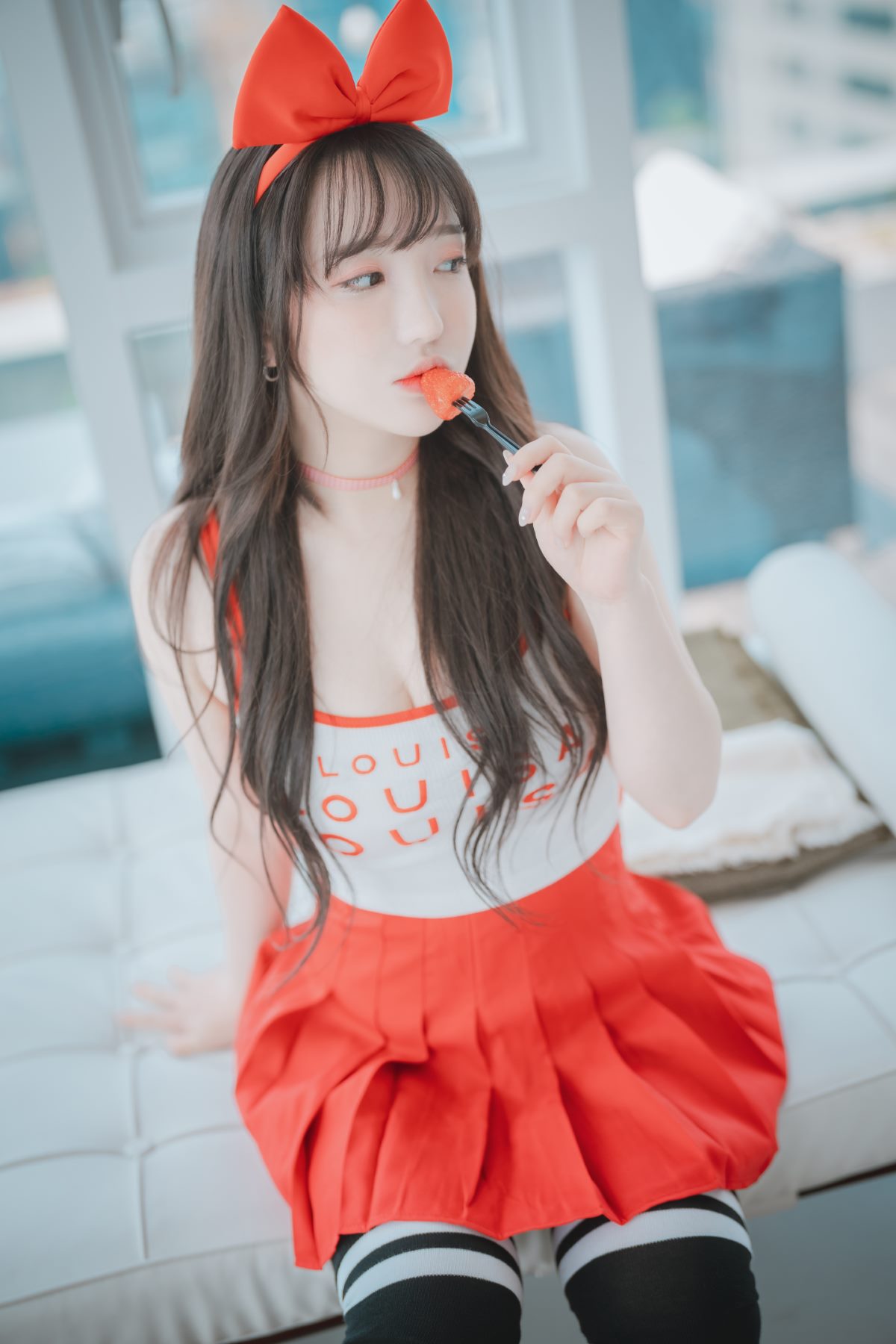 DJAWA Son Ye Eun 손예은 Strawbeery Girl 0002 6784372198.jpg