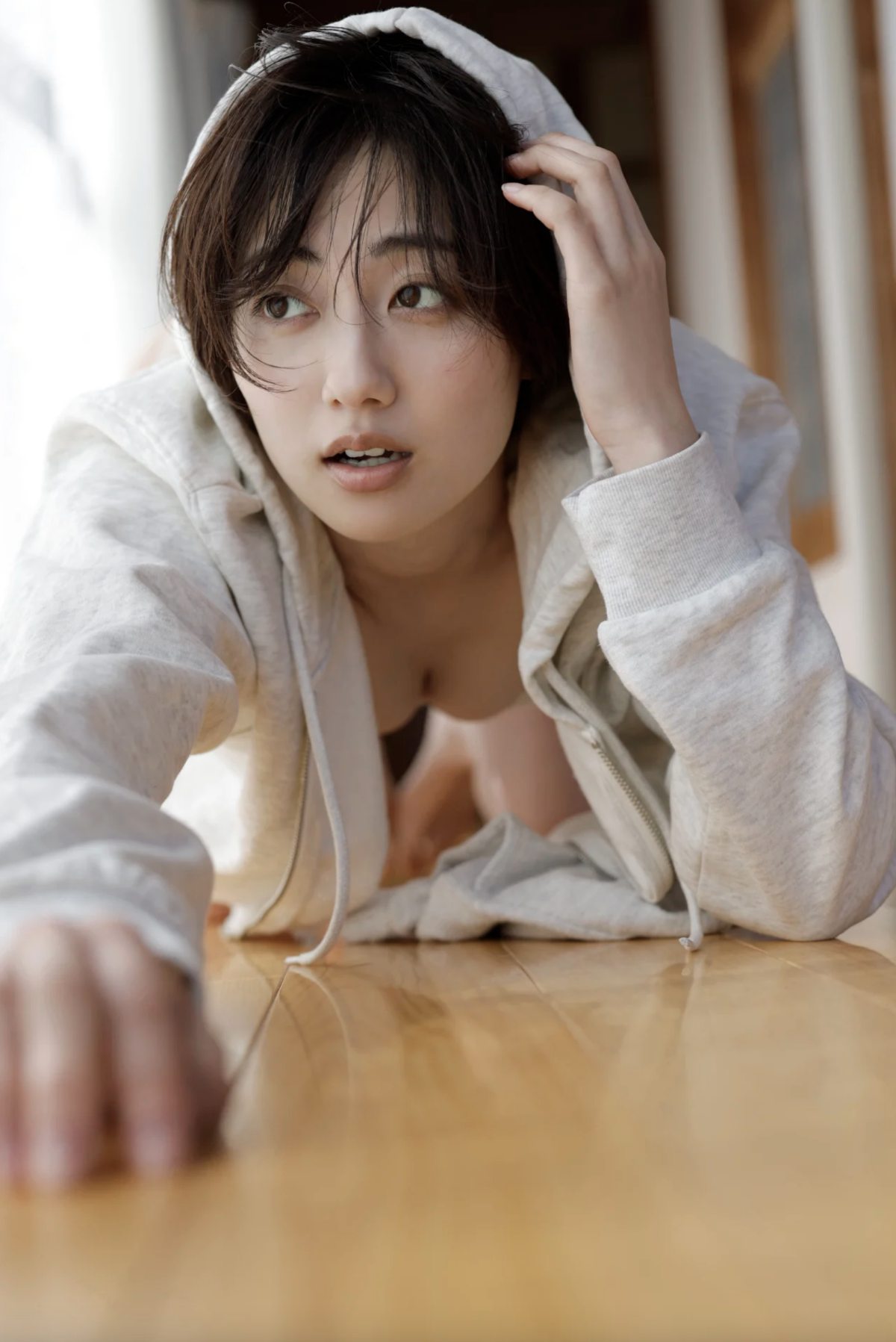 FRIDAY Kazusa Okuyama 奥山かずさ Monthly Girl 010 マンスリーガール010 2022 03 30 0011 5434769667.jpg