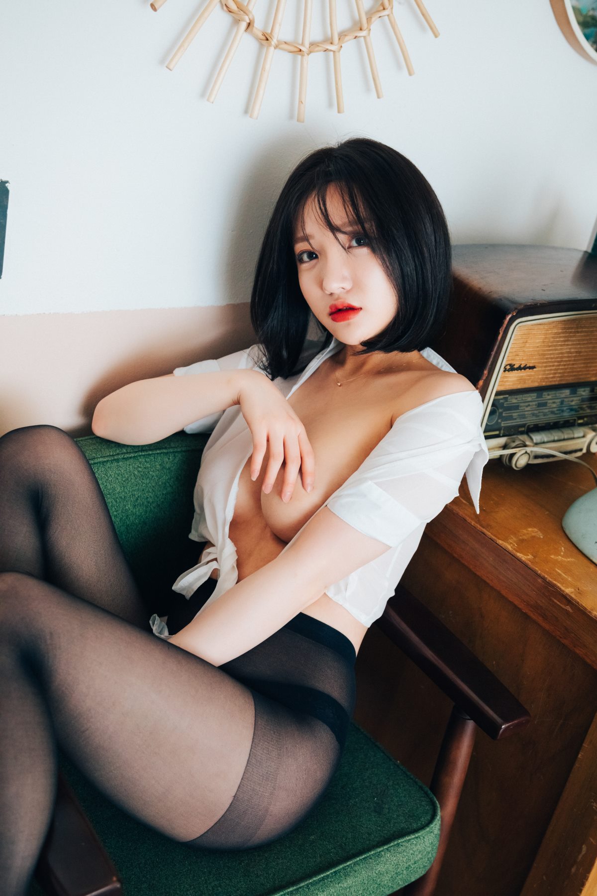 Loozy Officegirls Vacation Vol 1 Son Ye Eun 손예은 0041 2684252852.jpg