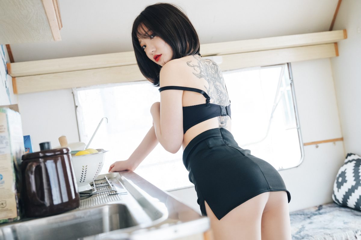 Loozy Officegirls Vacation Vol 2 Son Ye Eun 손예은 0073 9809114466.jpg