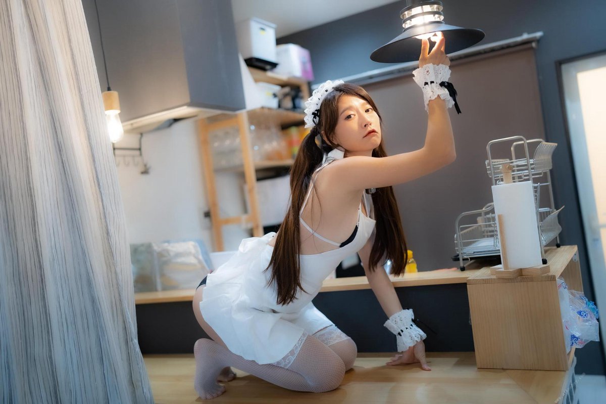 Photobook Aimi あいみ The maid who suddenly came to my house has no motivation 僕の家に突然やって来たメイドは、全くやる気がない 2021 10 15 A 0027 1007906370.jpg