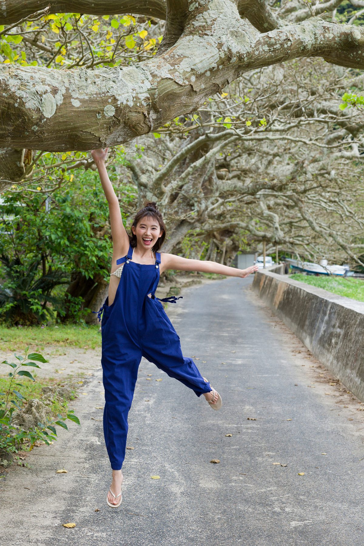 Photobook Nene Shida 志田音々 1st Photobook nene Maruttorippu nene－まるっとりっぷ－ 2022 07 14 0018 8926065058.jpg