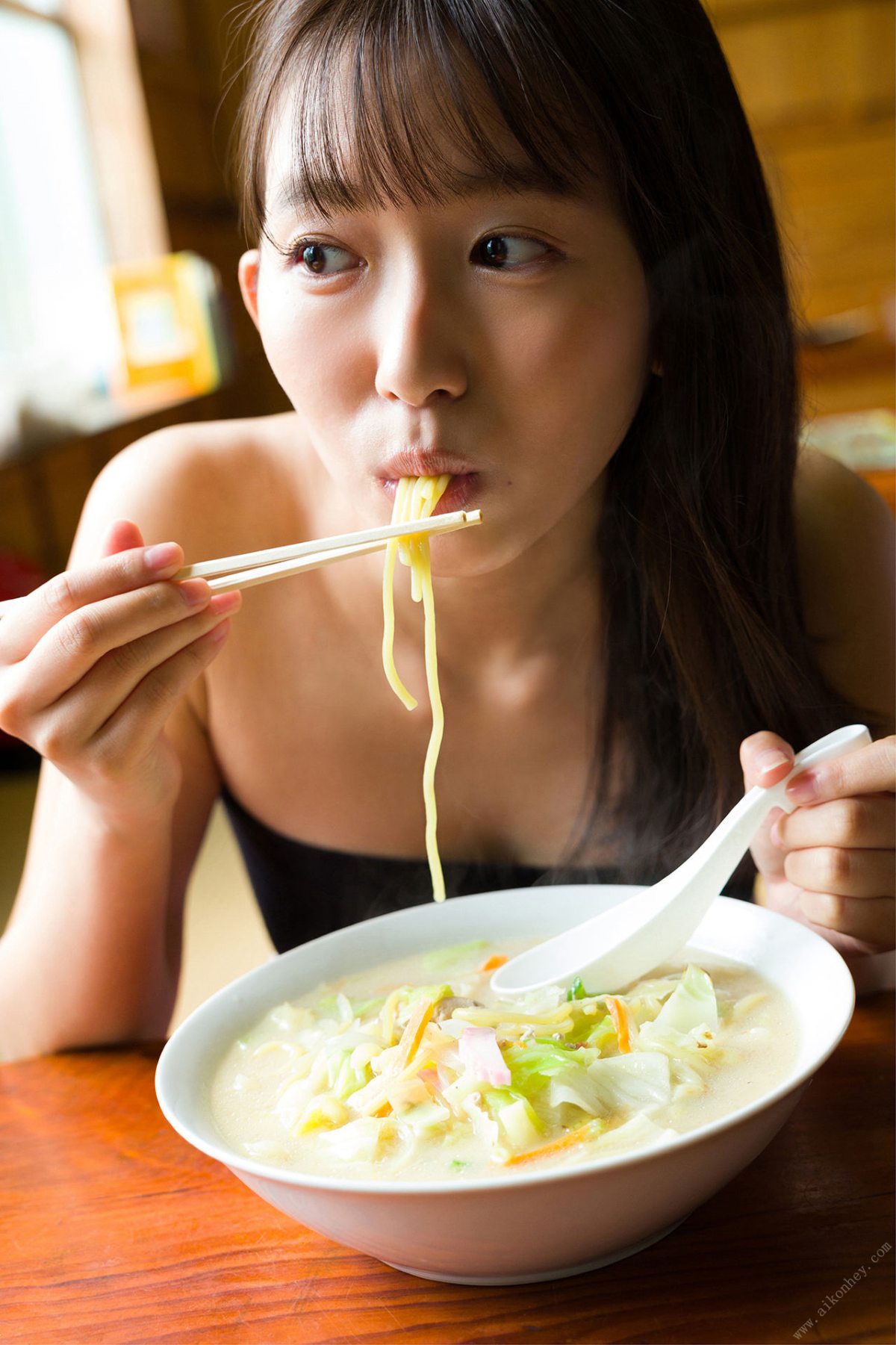 Photobook Nene Shida 志田音々 1st Photobook nene Maruttorippu nene－まるっとりっぷ－ 2022 07 14 0022 1851675441.jpg