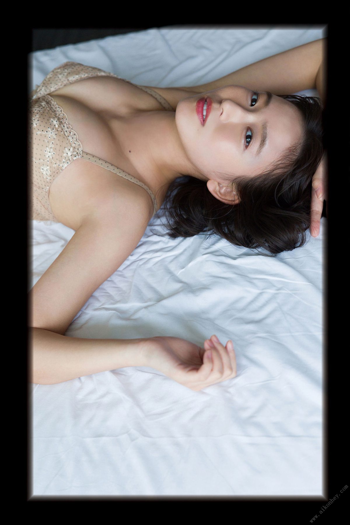 Photobook Nene Shida 志田音々 1st Photobook nene Maruttorippu nene－まるっとりっぷ－ 2022 07 14 0056 1480714298.jpg