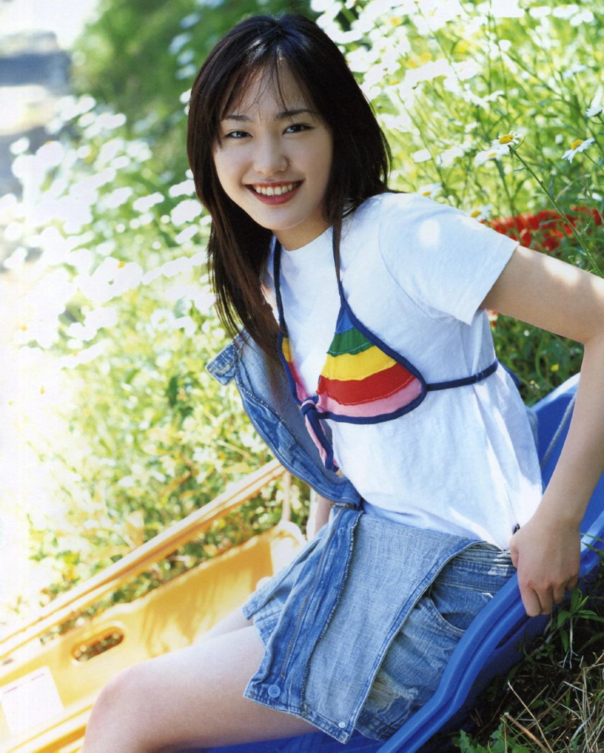 Photobook Yui Aragaki 新垣結衣 Chura Chura ちゅら ちゅら 2006 03 03 0094 4112225296.jpg