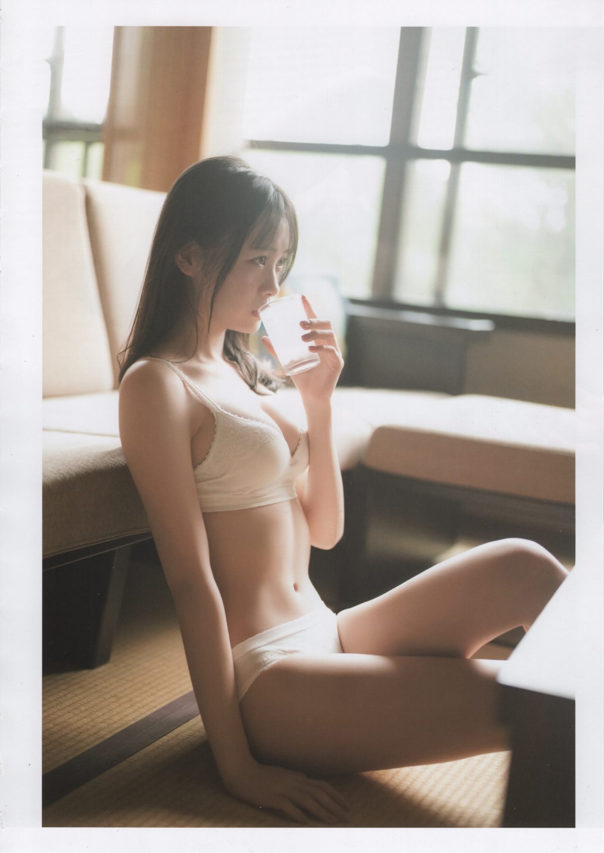 Photobook Yui Yokoyama 横山結衣 1st Photobook Immature Light 未熟な光 2021 02 22 0044 7607841811.jpg