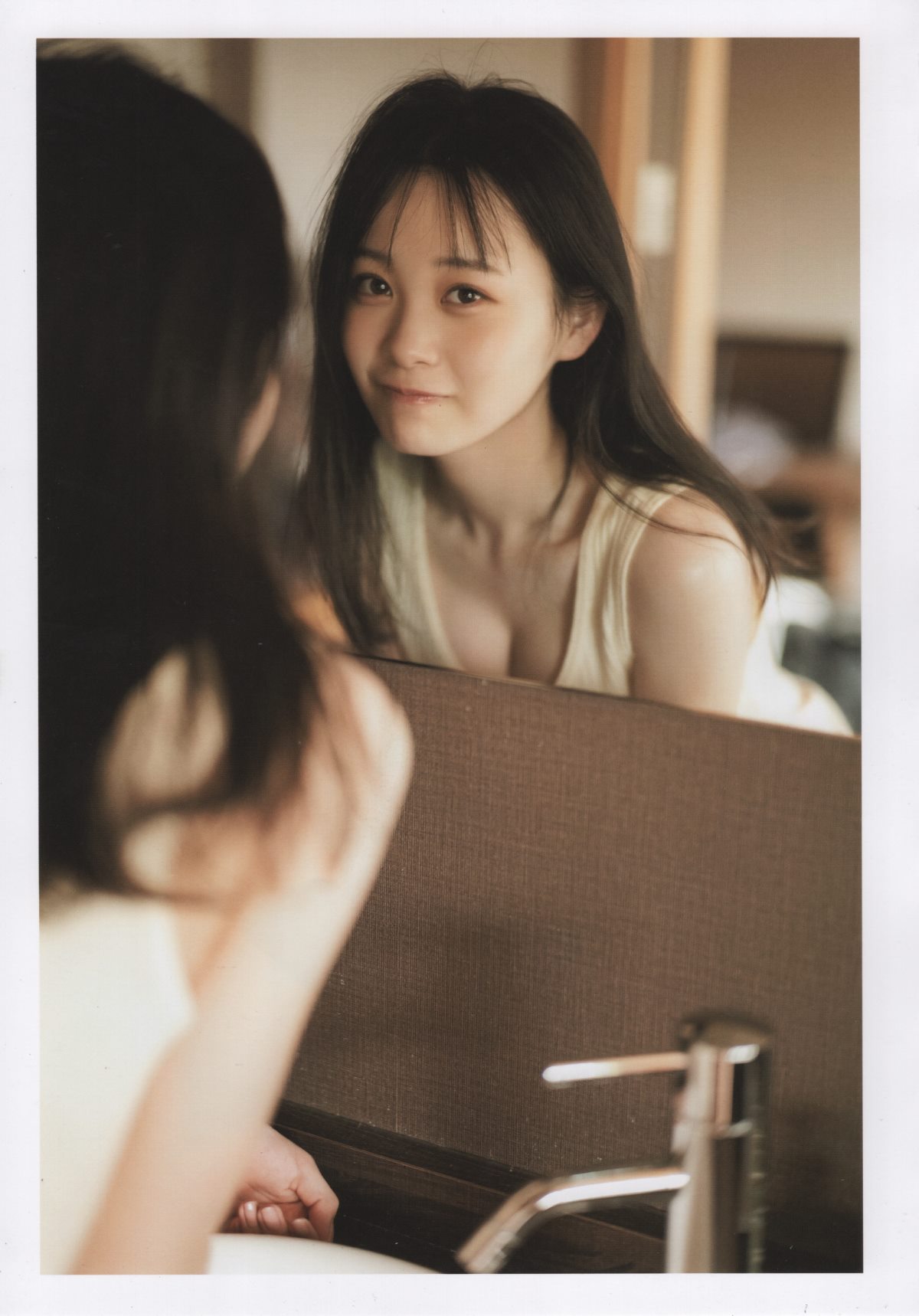 Photobook Yui Yokoyama 横山結衣 1st Photobook Immature Light 未熟な光 2021 02 22 0049 1467179553.jpg