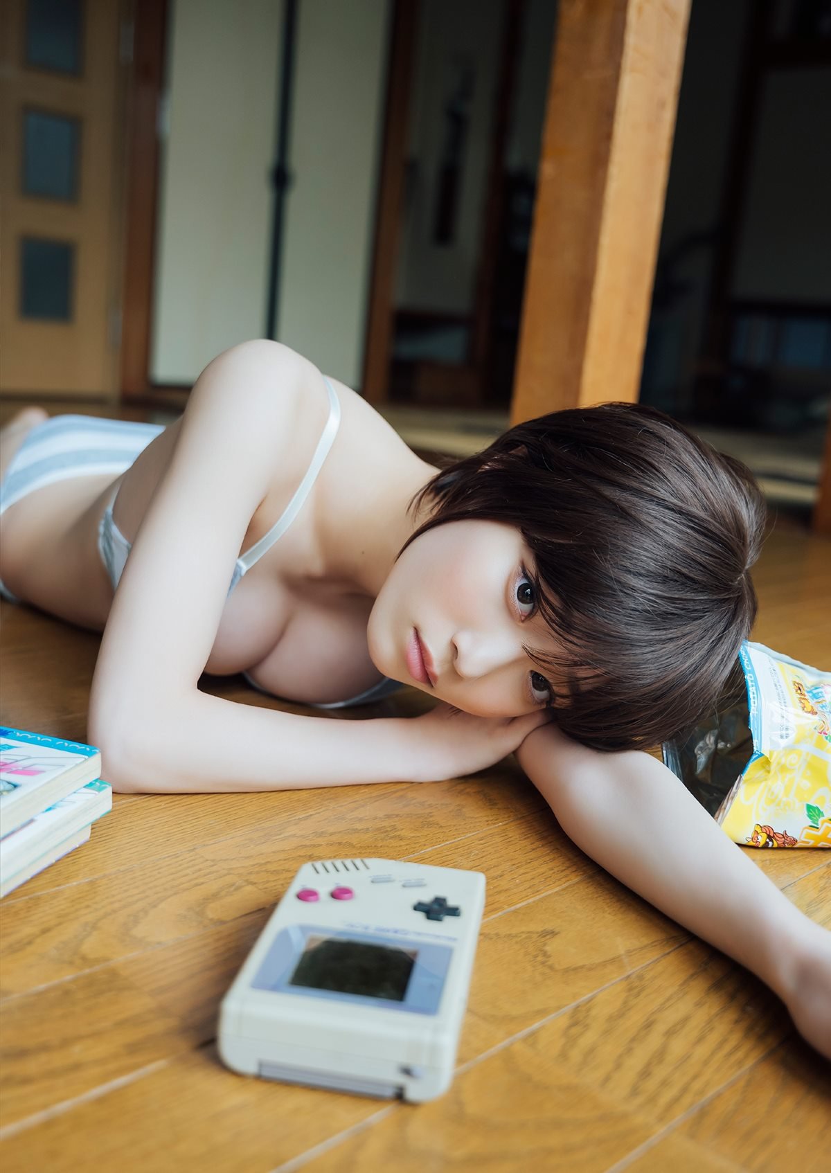 Photobook デジタル限定 YJ PHOTO BOOK 岸みゆババババンビ写真集 岸みゆ劇場 日本一可愛くて個性的な美人三姉妹 0022 8660675378.jpg