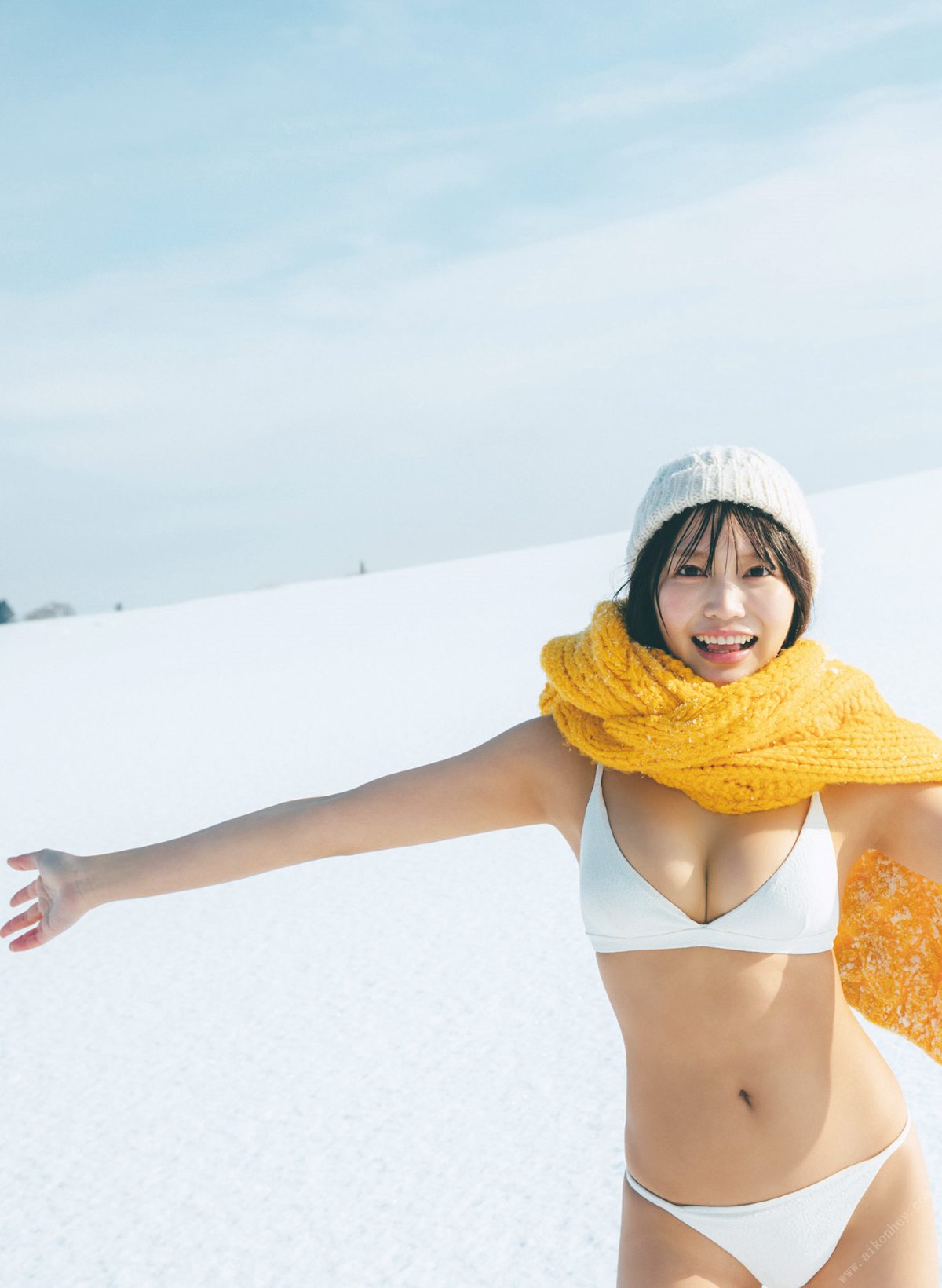 Photobook 松下玲緒菜2nd写真集 in the seasons 0132 6780016071.jpg