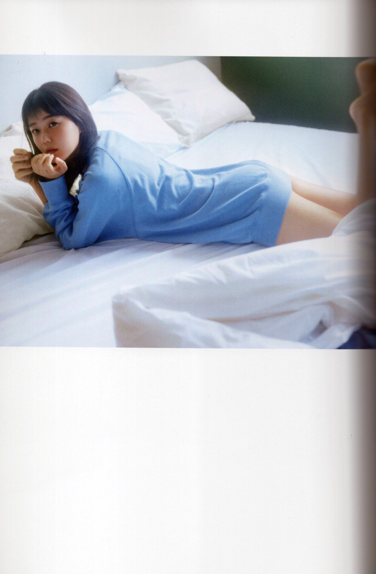 Photobook 瀧野由美子1st写真集 君のことをまだよく知らない 0038 8108135505.jpg