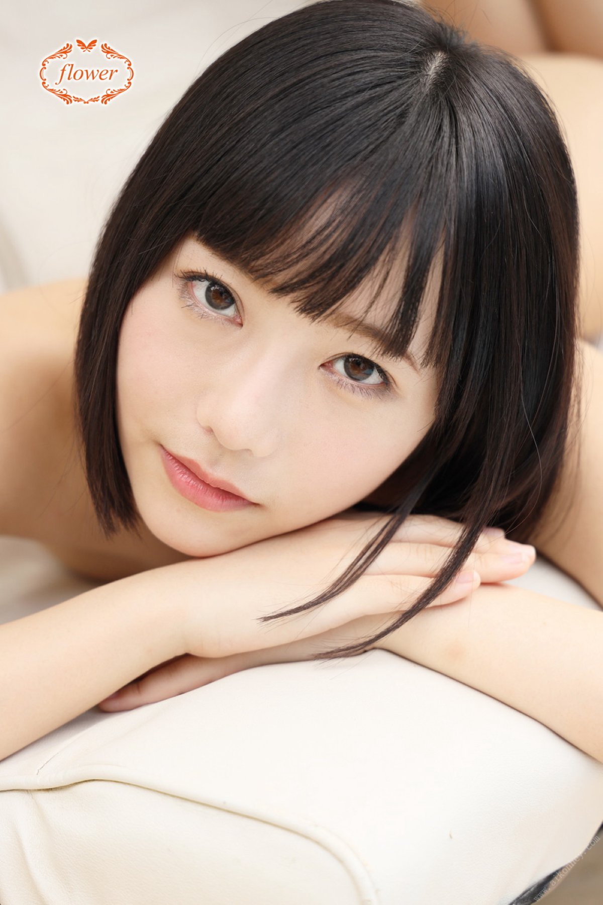 Photobook FLOWER Yui Shirasaka 白坂有以 Vol 01 0032 4304795021.jpg