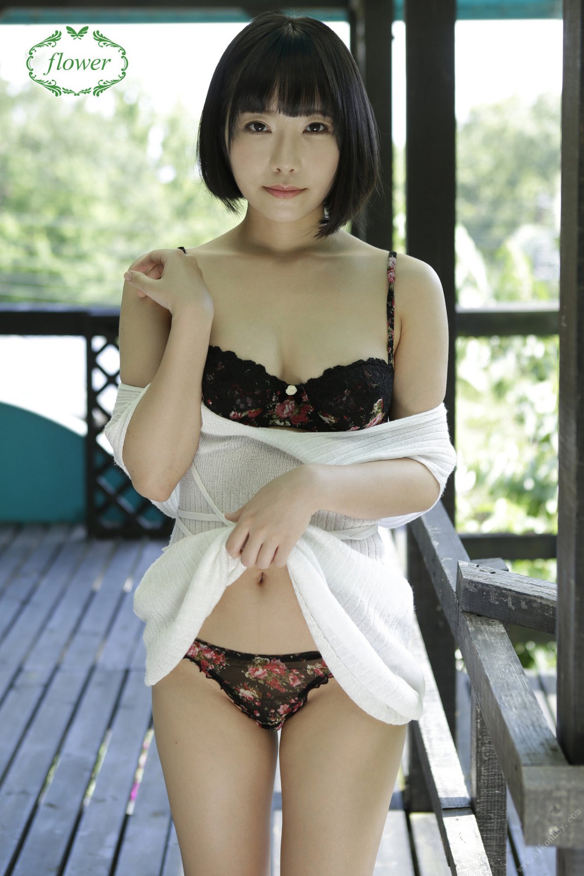 Photobook FLOWER Yui Shirasaka 白坂有以 Vol 02 0041 2144961843.jpg