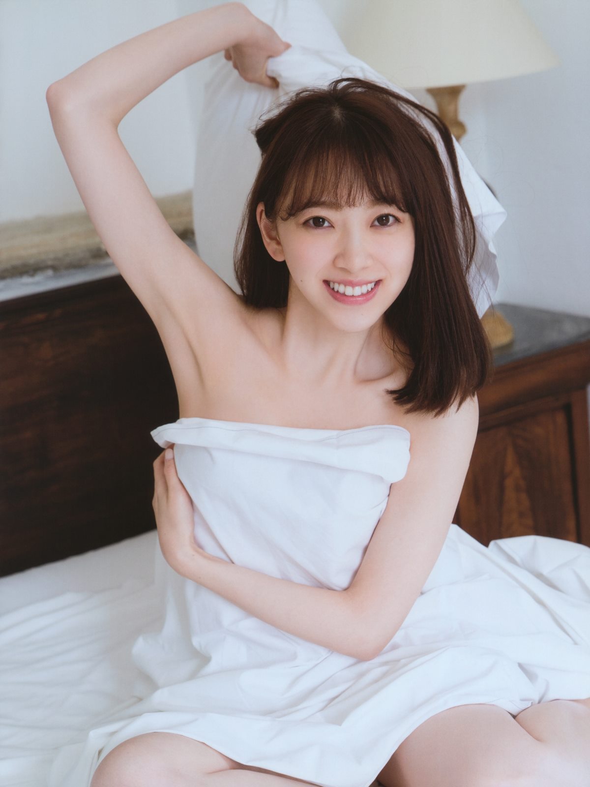 Photobook 堀未央奈 2nd写真集 いつかの待ち合わせ場所 0098 2151451019.jpg