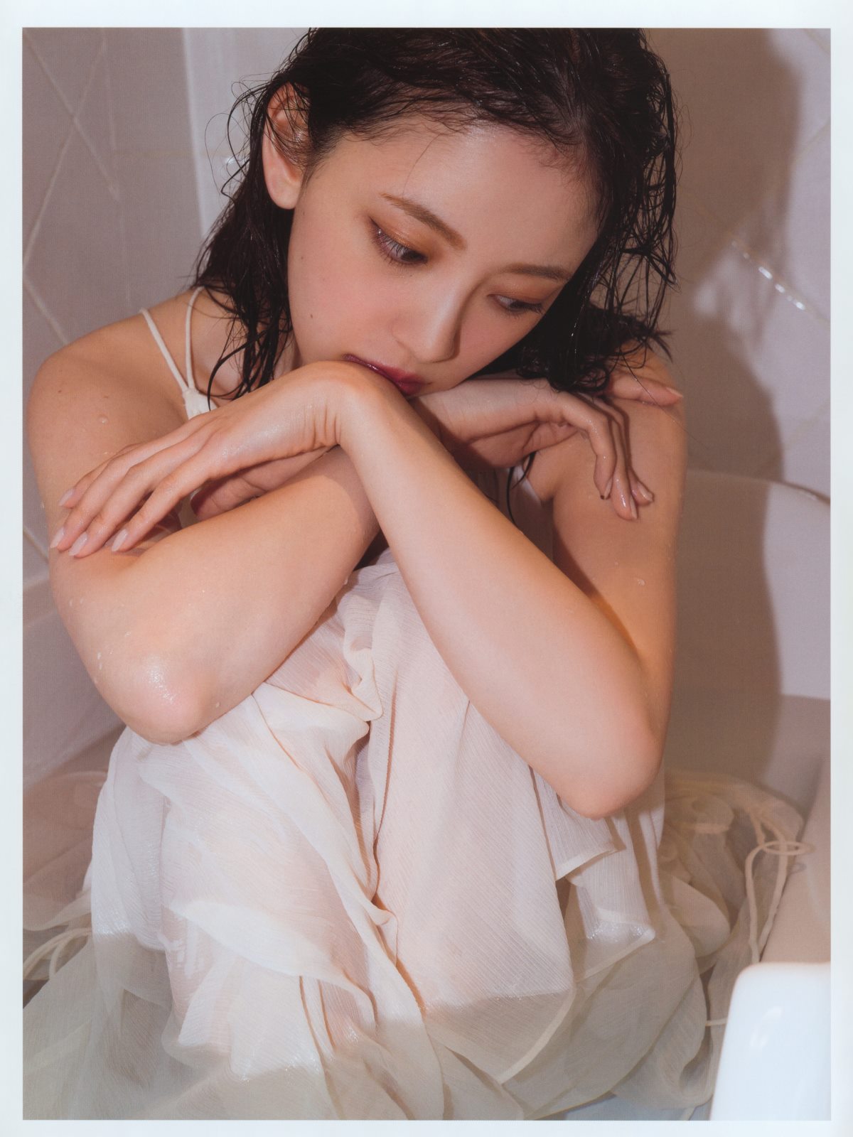 Photobook 堀未央奈 2nd写真集 いつかの待ち合わせ場所 0112 6063407882.jpg