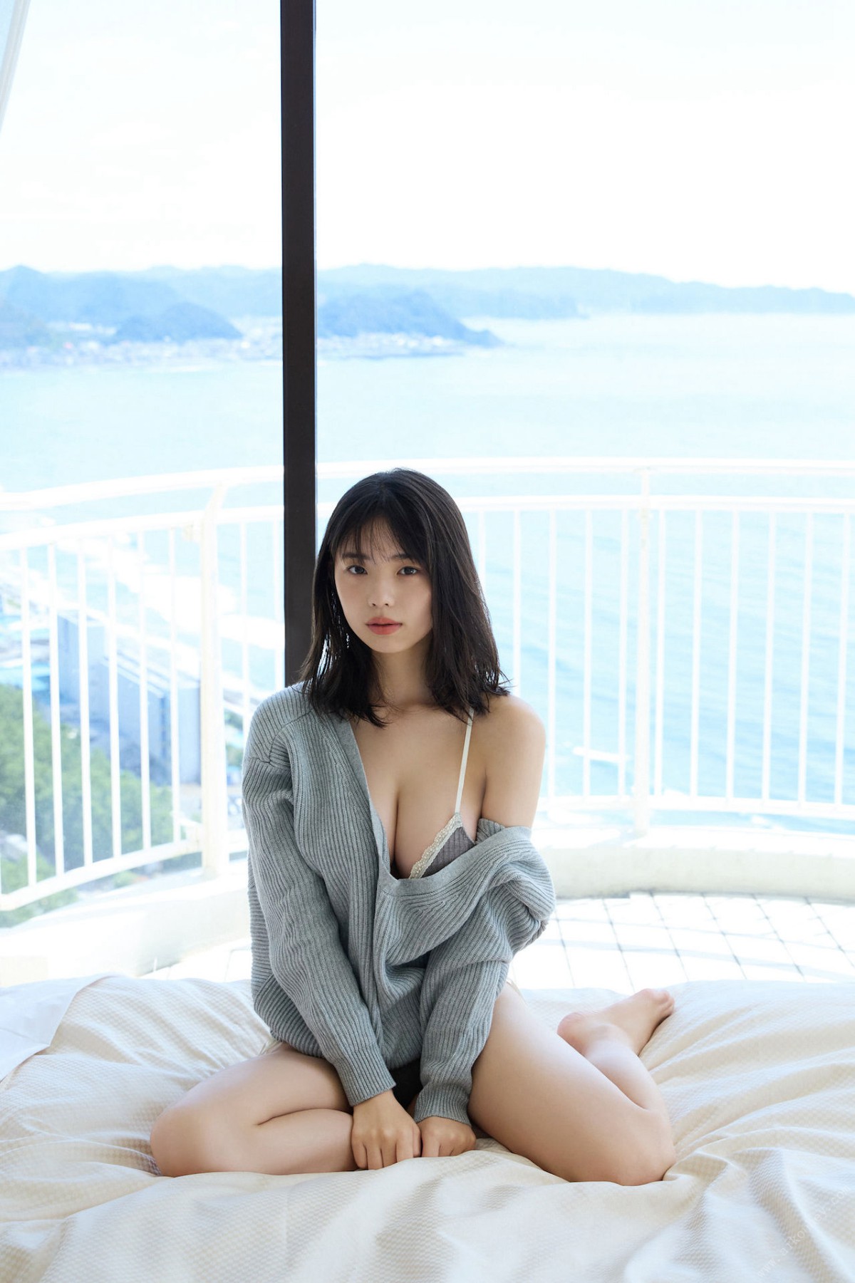 Friday Digital Photobook 2022 10 06 Hina Kikuchi 菊地姫奈 Overwhelming