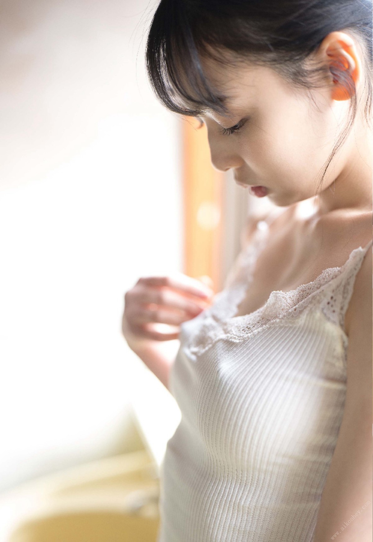 Photobook 2022 04 27 Ami Tokita 時田亜美 Clarity 0038 5943267784.jpg