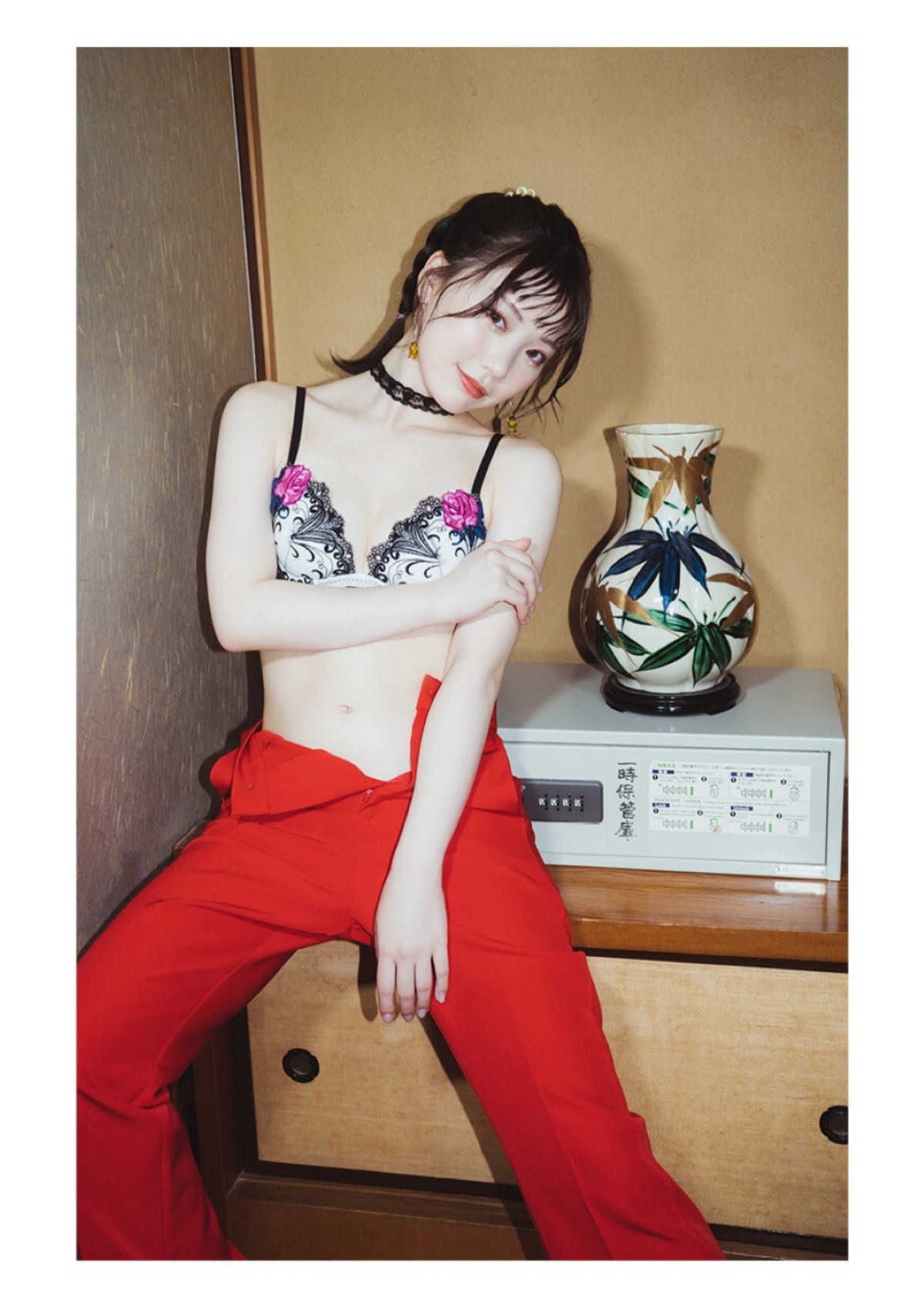 Photobook 2022 08 26 Mio Ishikawa 石川澪 Escape 0047 1280410883.jpg