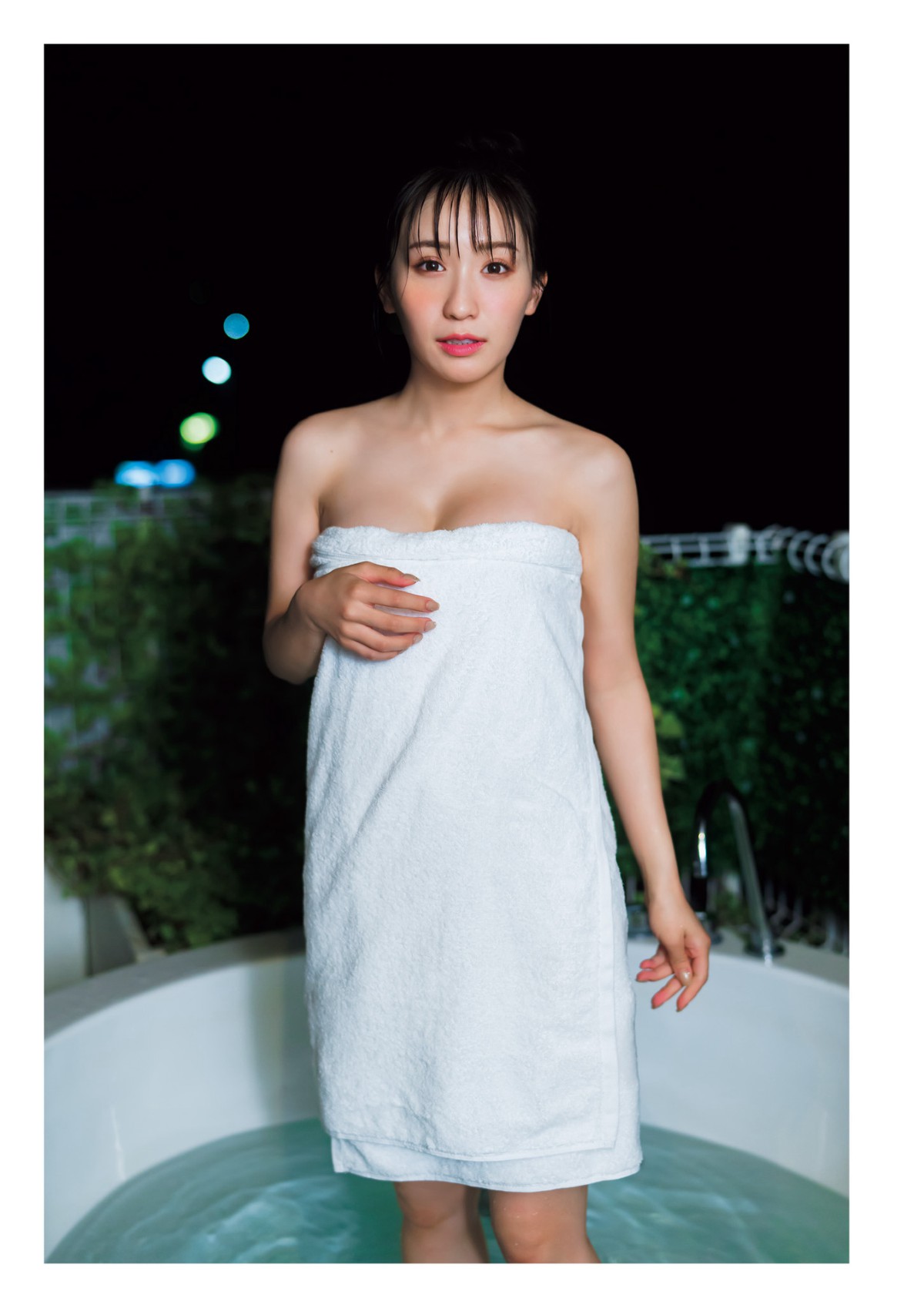 Photobook 2022 09 22 Ema Ito 伊藤愛真 1st Photobook Soleil ソレイユ A 0040 6089247617.jpg