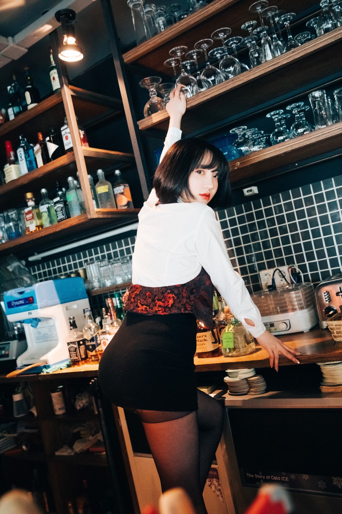 Loozy Son Ye Eun 손예은 Tainted Love Bar 0006 1651756926.jpg