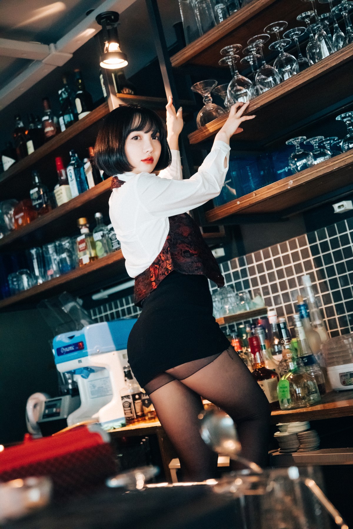 Loozy Son Ye Eun 손예은 Tainted Love Bar 0007 2934202875.jpg