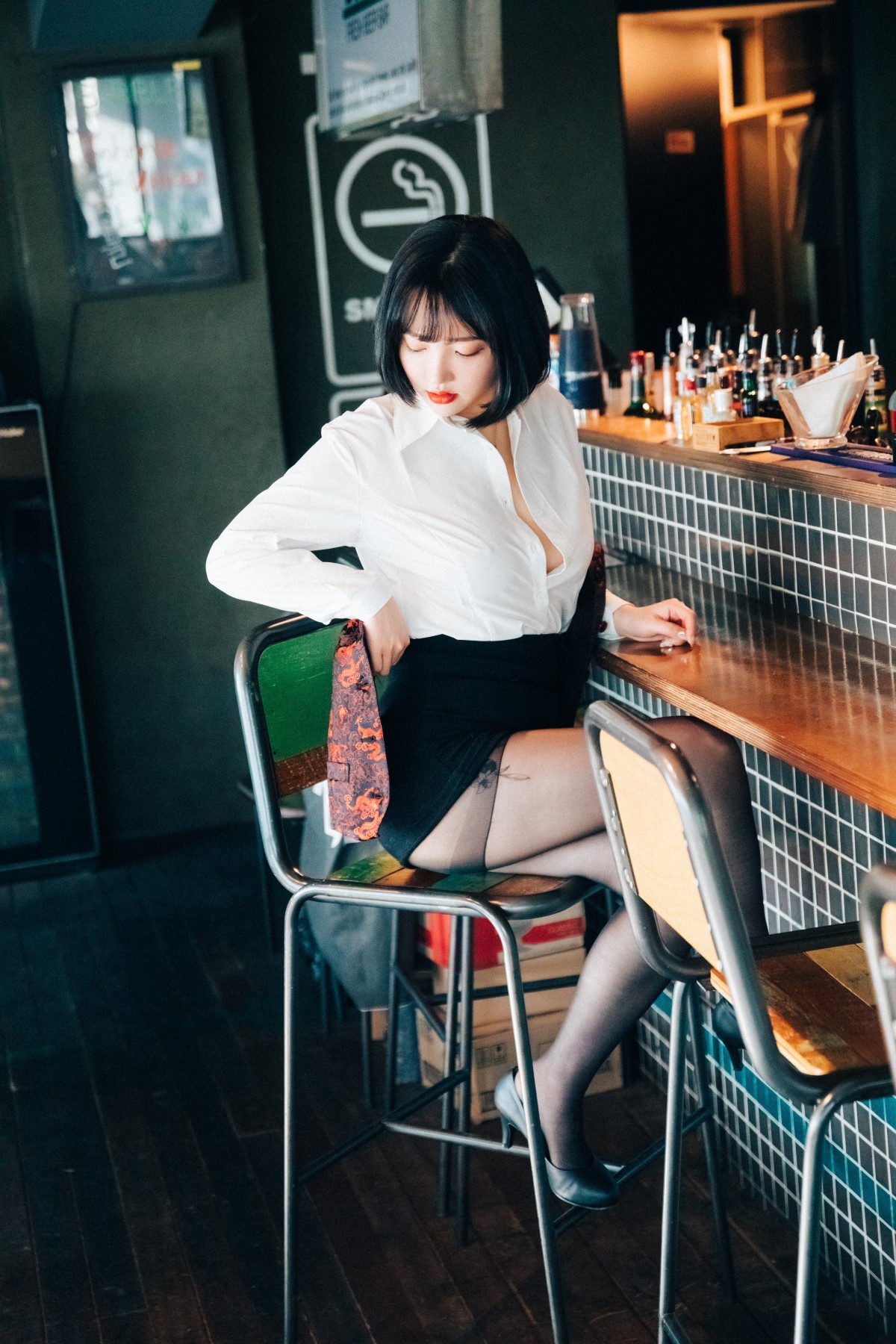 Loozy Son Ye Eun 손예은 Tainted Love Bar 0010 6210413399.jpg