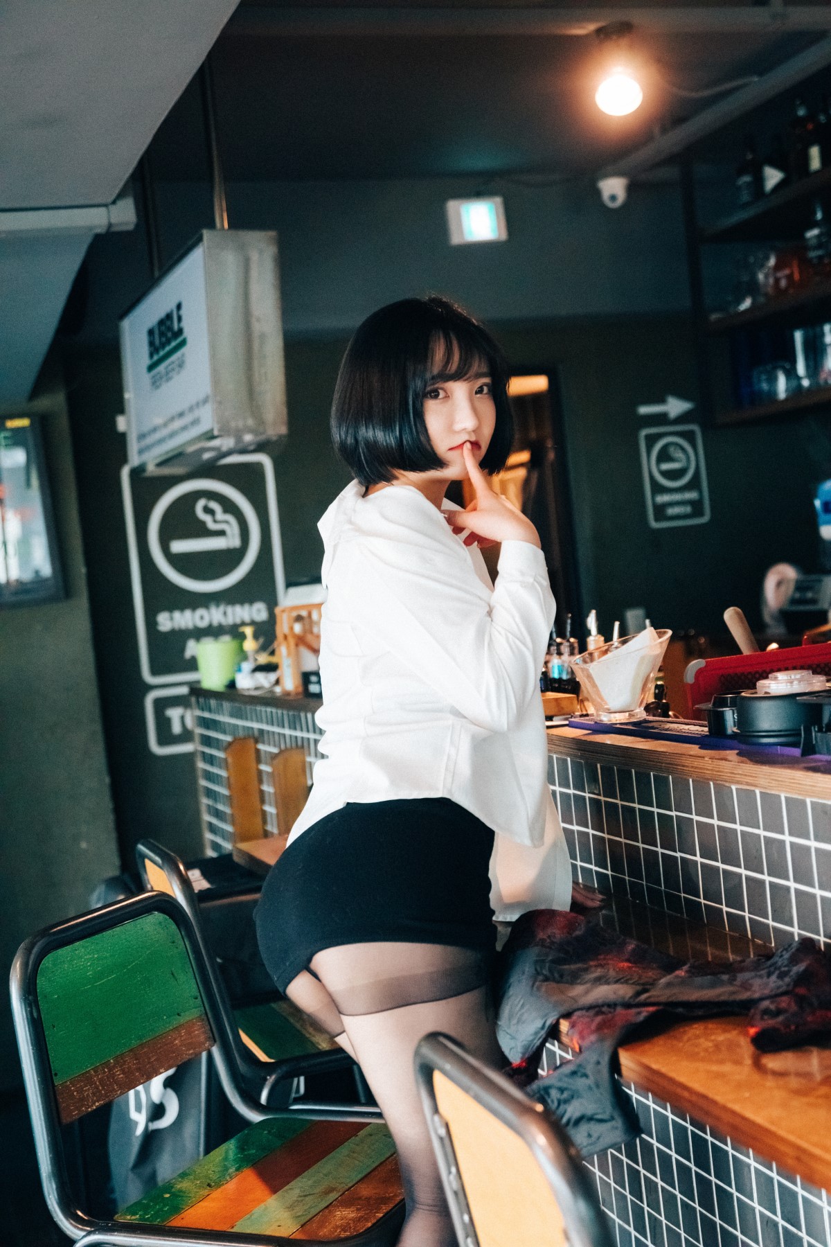 Loozy Son Ye Eun 손예은 Tainted Love Bar 0020 6436246668.jpg