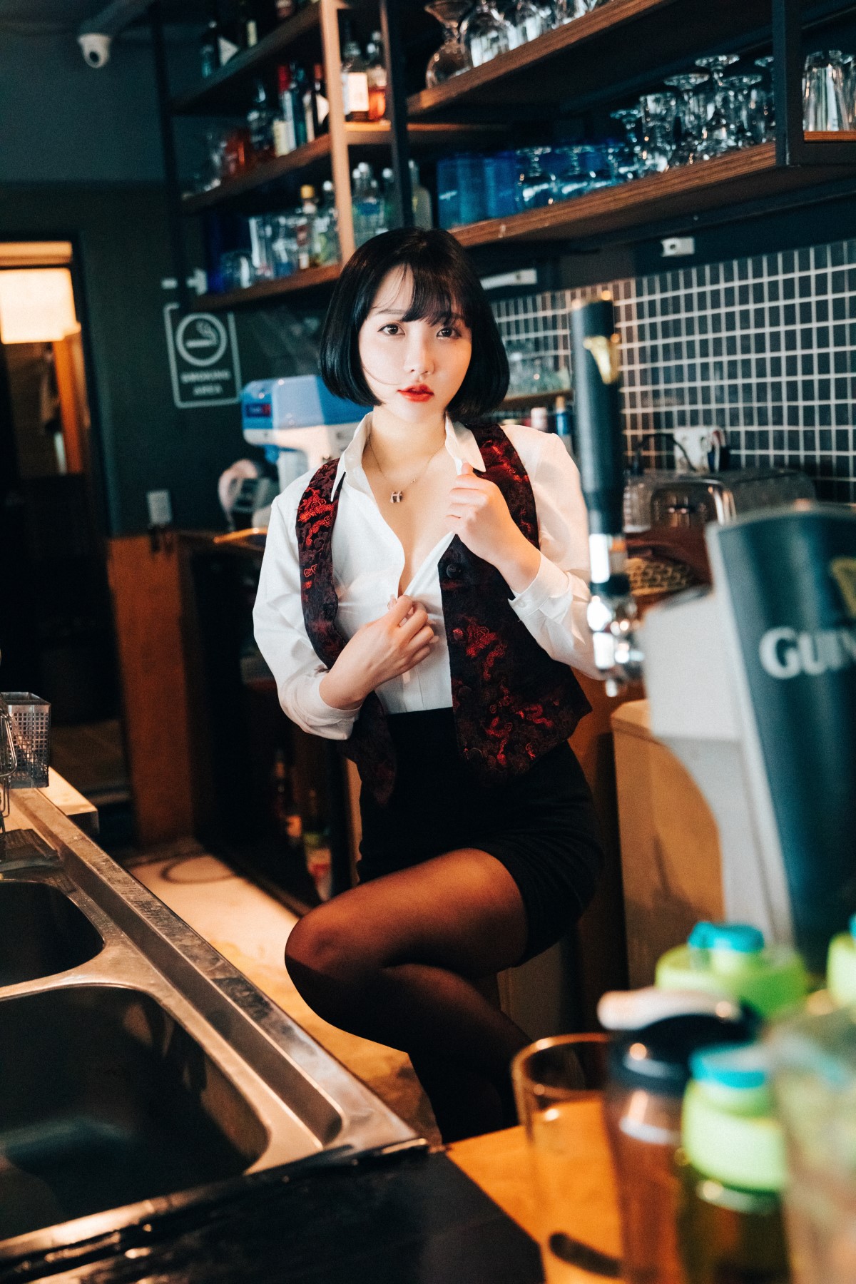 Loozy Son Ye Eun 손예은 Tainted Love Bar 0091 3802879677.jpg