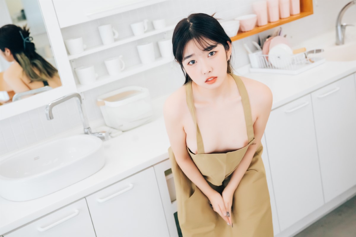 Loozy Sonson 손손 Nude Apron 0105 9270592023.jpg