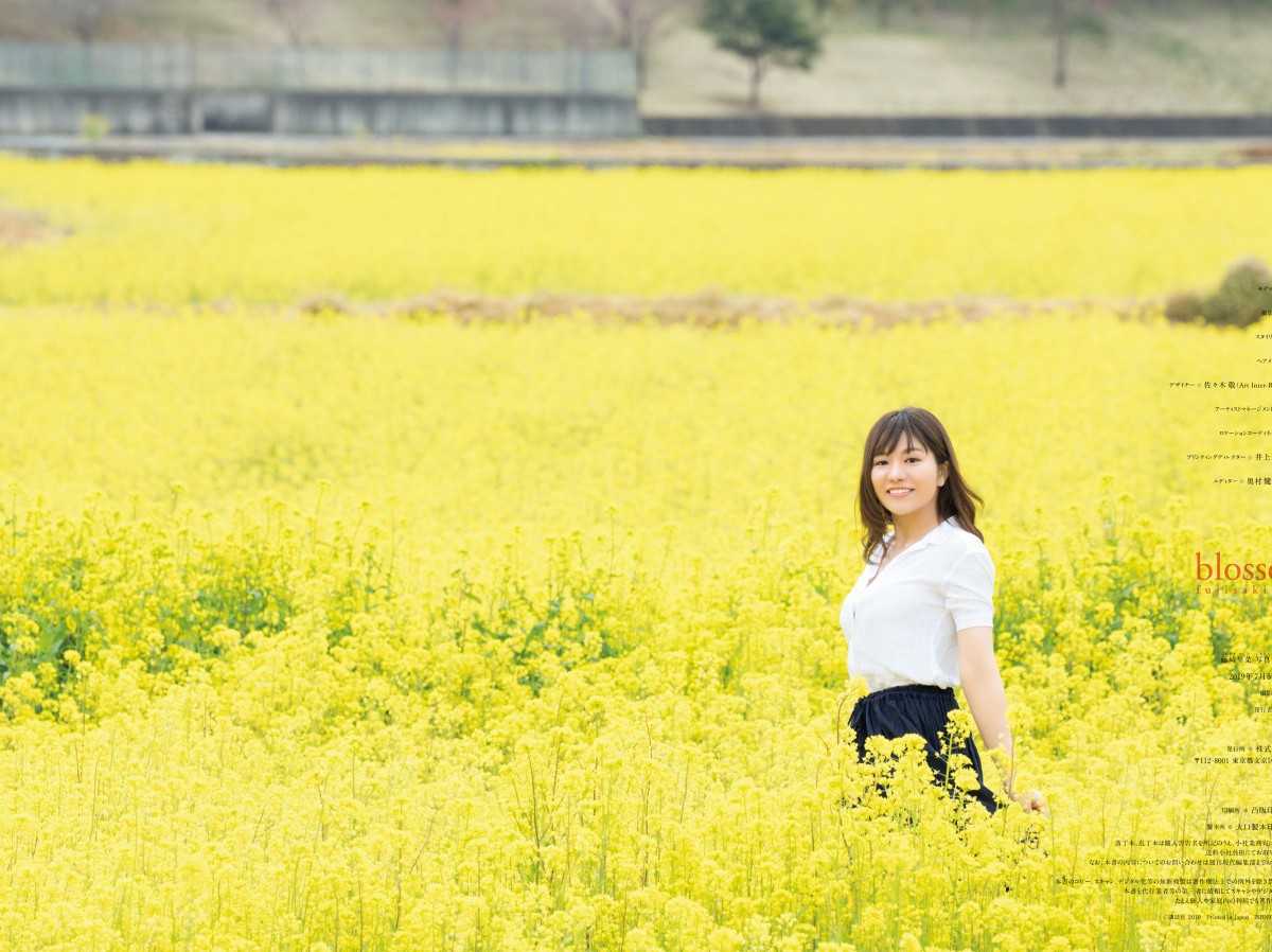 Photobook 2019 07 05 Fujisaki Rina 藤崎里菜 Photo Collection Blossom 0065 5864753013.jpg