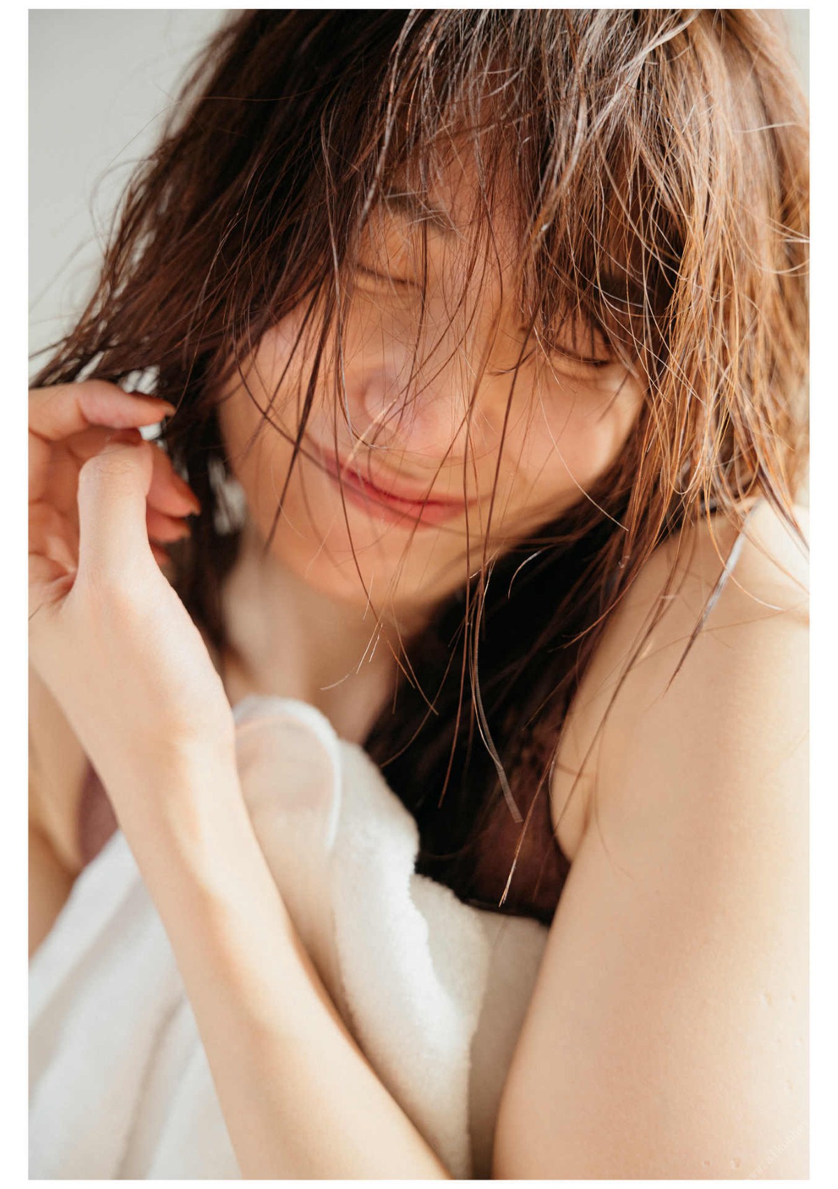 Photobook 2022 09 30 Aika Yamagishi 山岸逢花 Torarechi 0031 0177902269.jpg