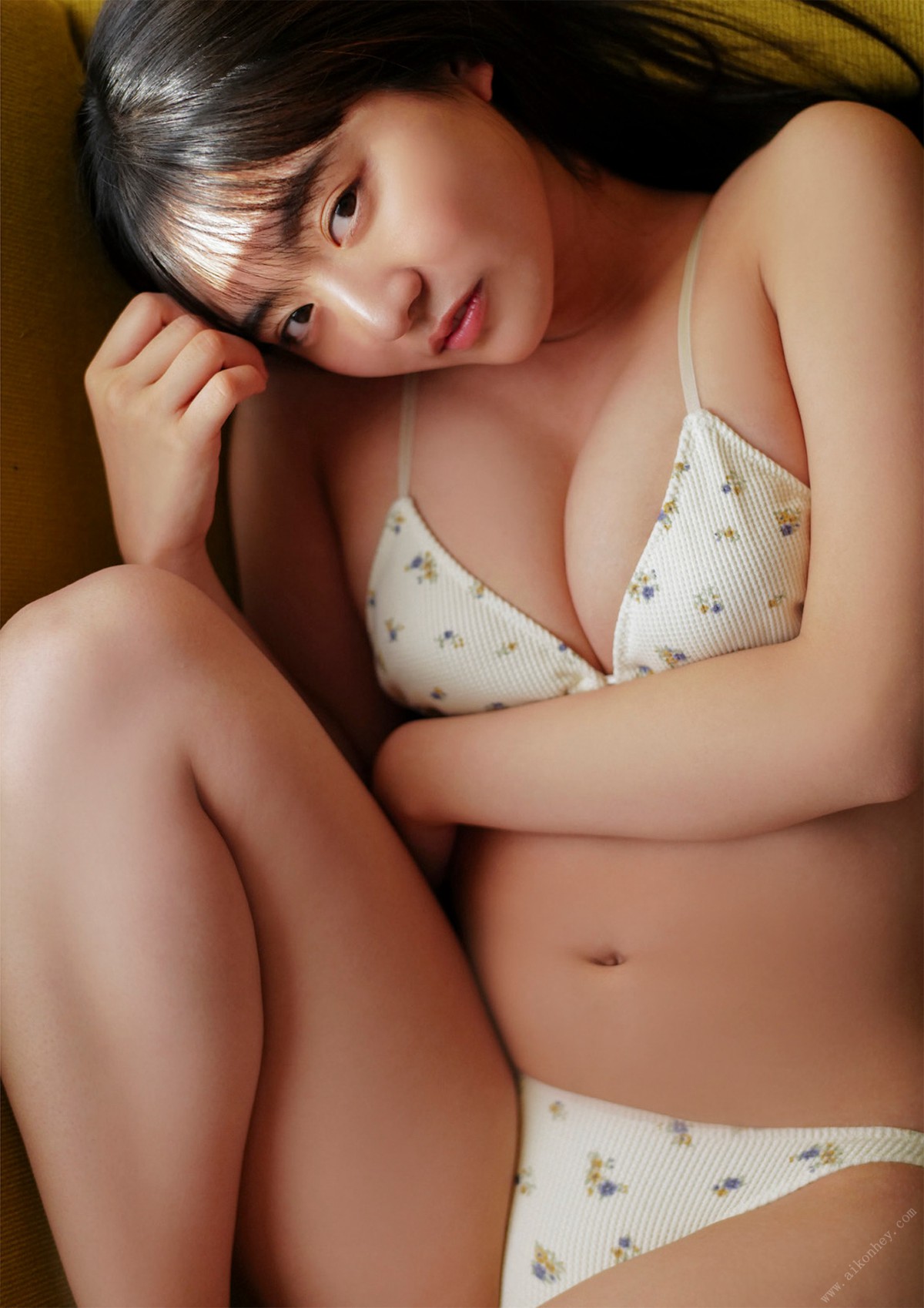 Photobook 2022 10 12 Runa Toyoda 豊田ルナ Teledigital 0003 9964023729.jpg