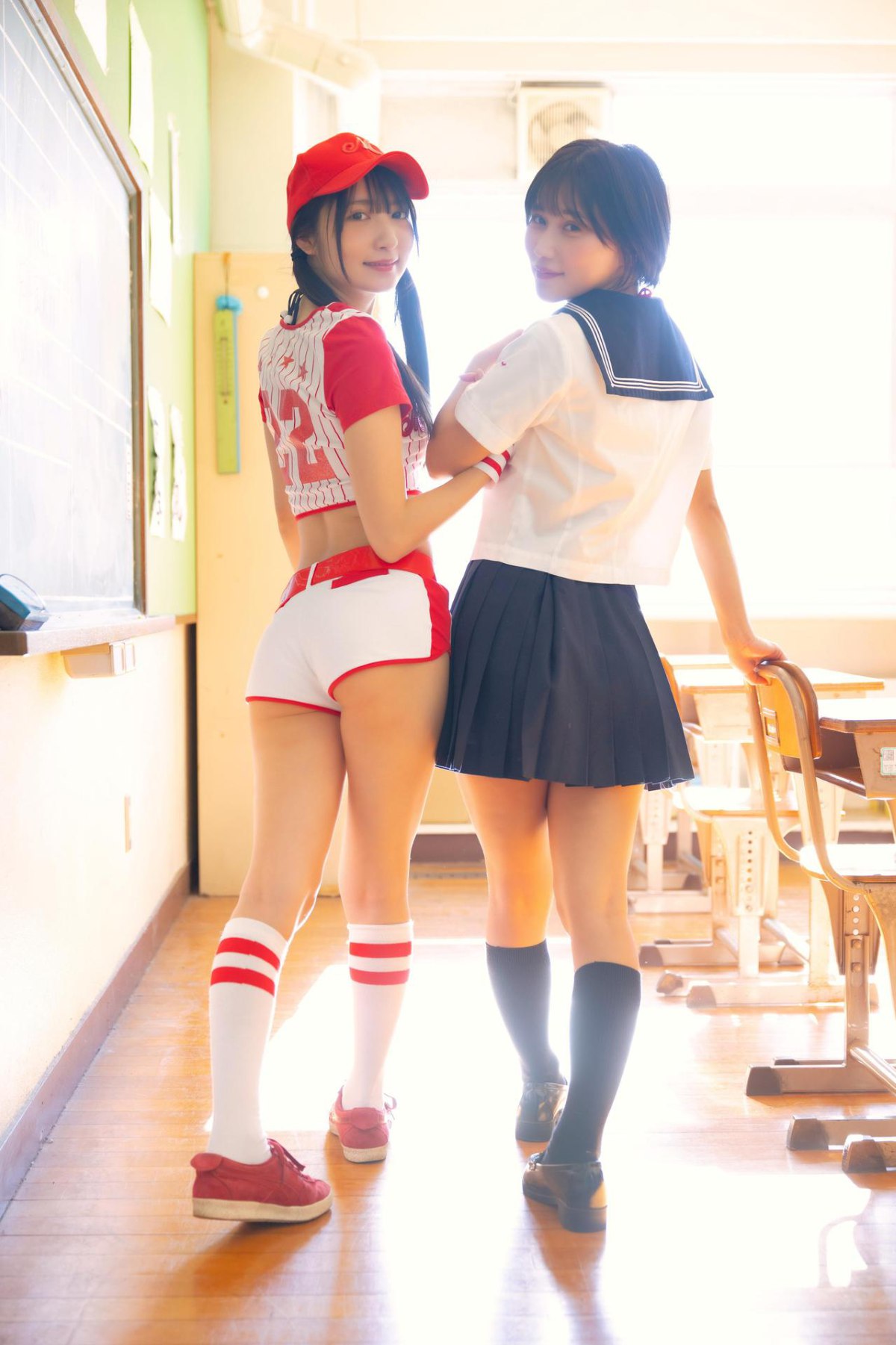 Photobook 2022 10 15 Yuna Nogi 乃木結夢 And Riru Asahina 朝比奈りる Girls 0017 6596925595.jpg