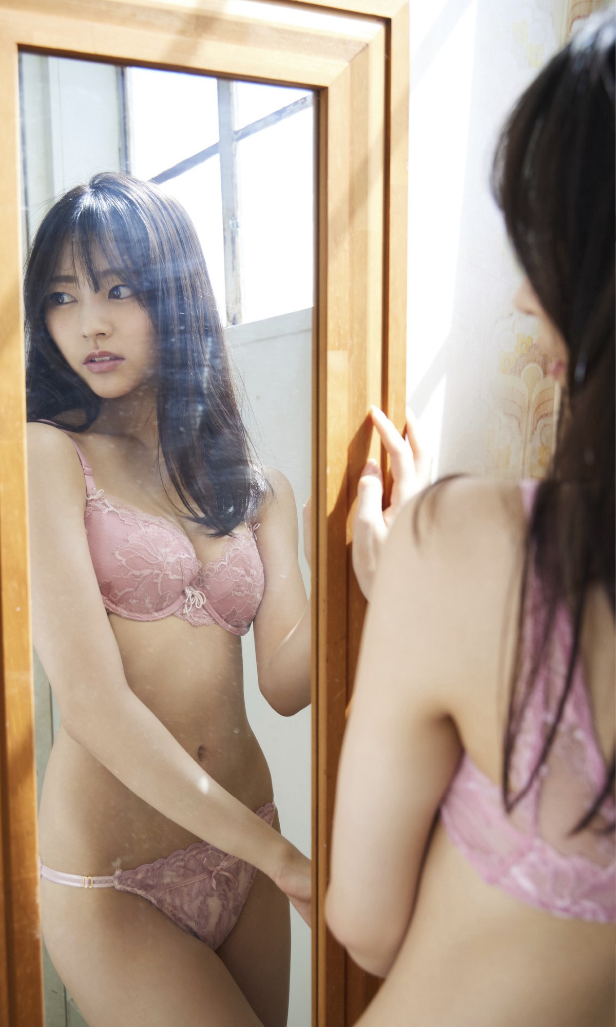 Photobook 2022 10 31 Usa Hiiragi 柊宇咲 19 Years Old 0002 4037041602.jpg