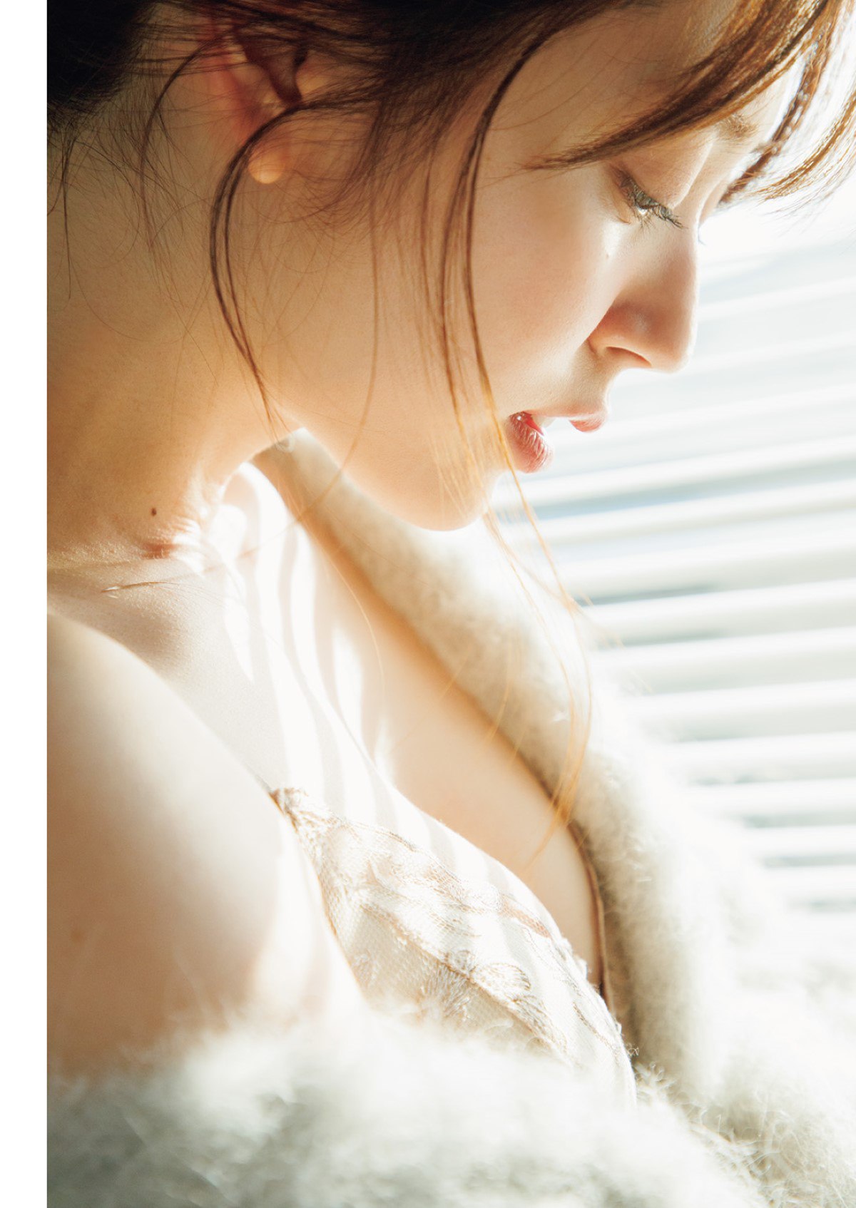 Photobook 2022 11 17 Airi Suzuki 鈴木愛理 Nectar 0091 0351709860.jpg