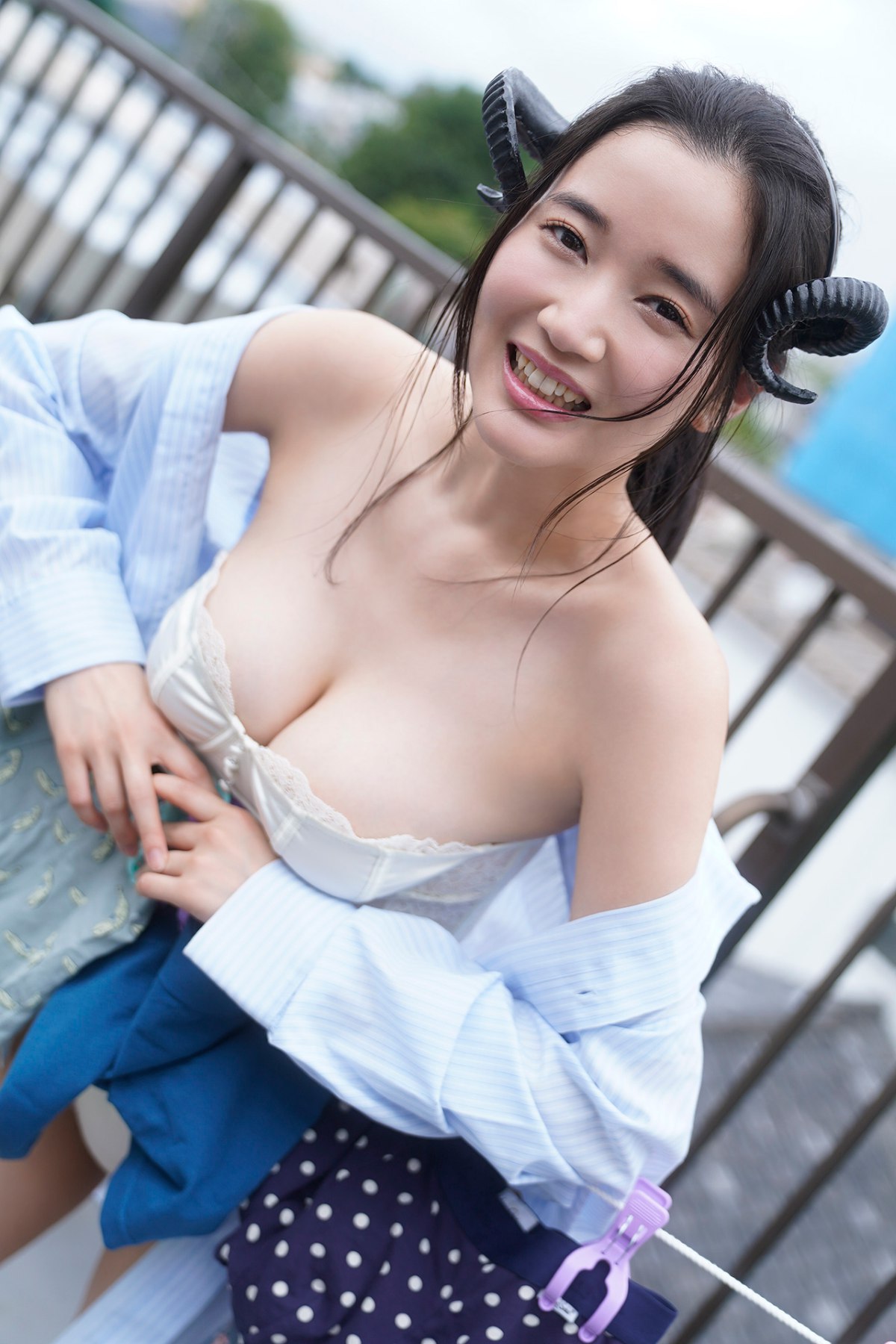 Photobook Arisa Deguchi 出口亜梨沙 One Day A Succubus Settled In 0014 7309718010.jpg