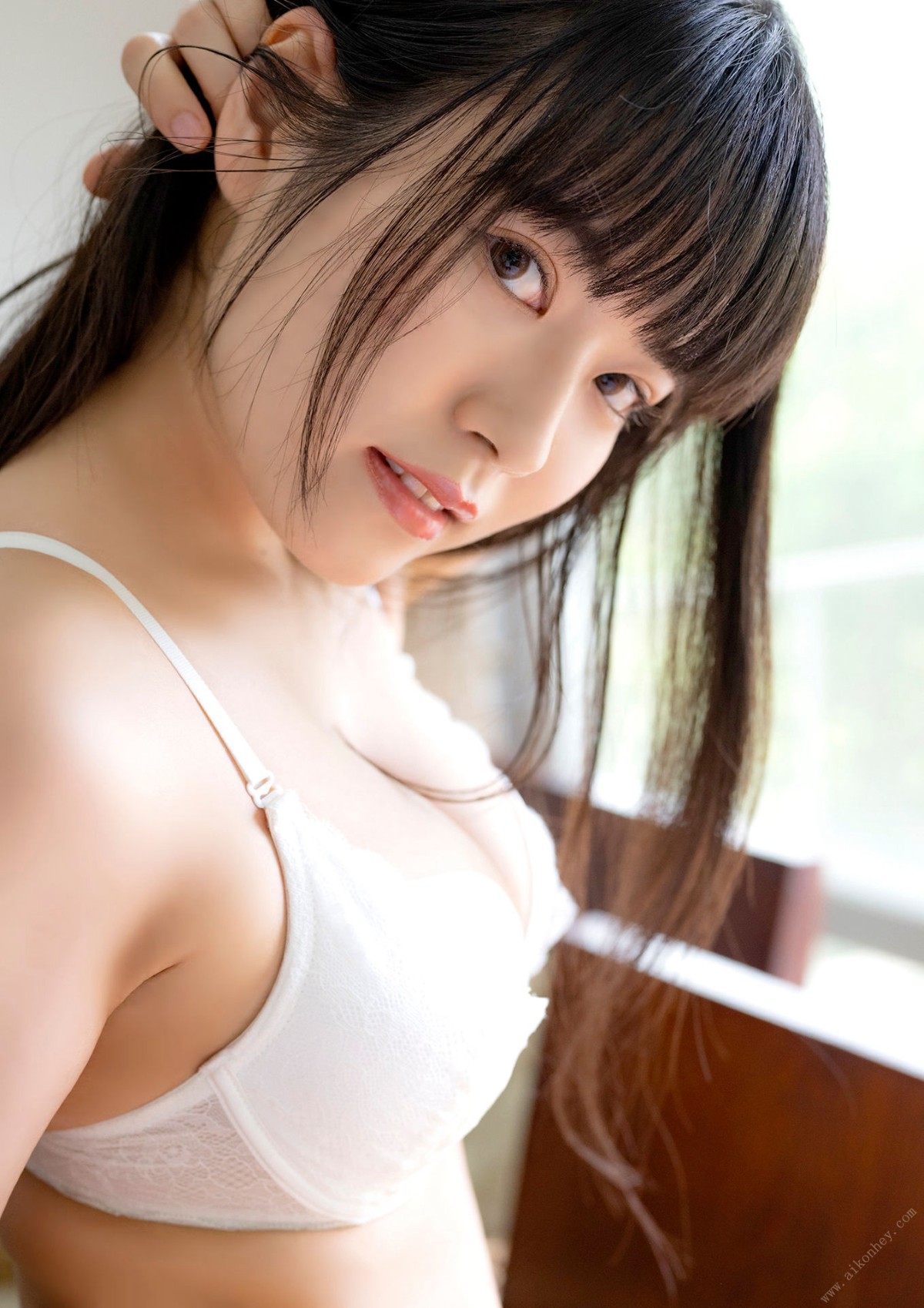 Young Champion Photobook 2022 10 01 Umi Shinonome 東雲うみ Really Provocation 0039 6841363977.jpg