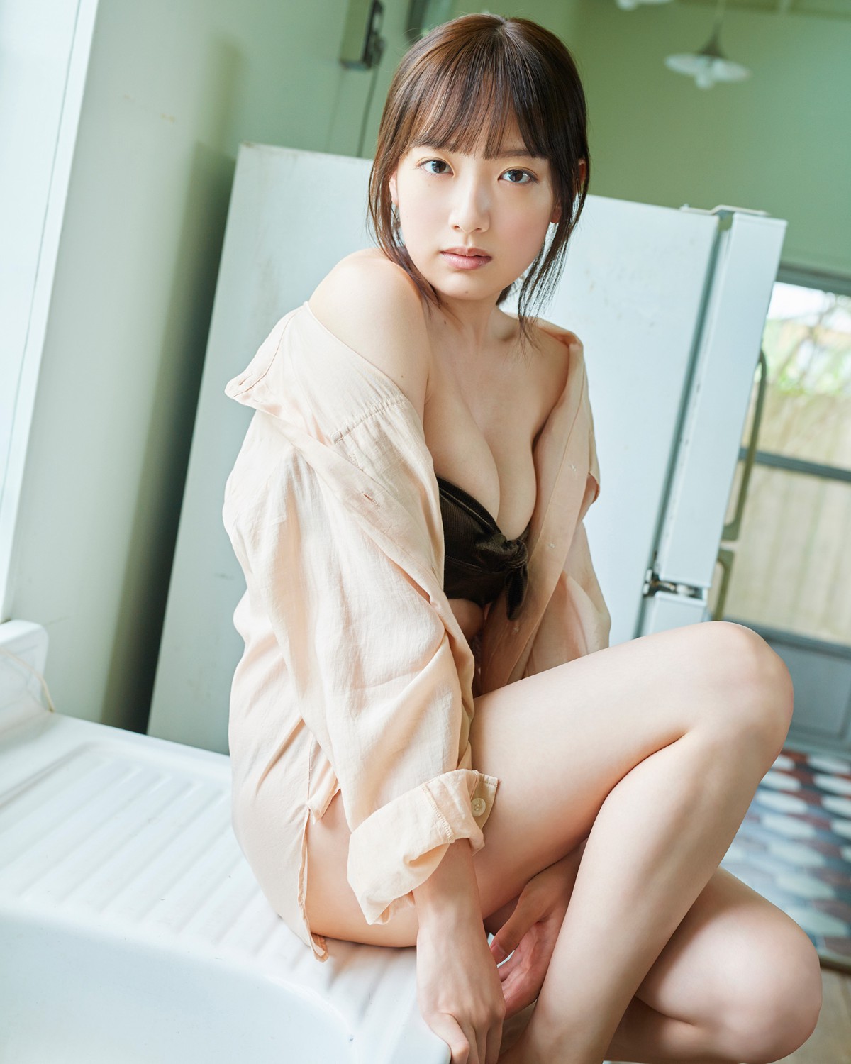 FLASH Photobook 2022 10 18 Futa Sakaguchi 坂口風詩 Fell In Love Again 0027 7756556419.jpg