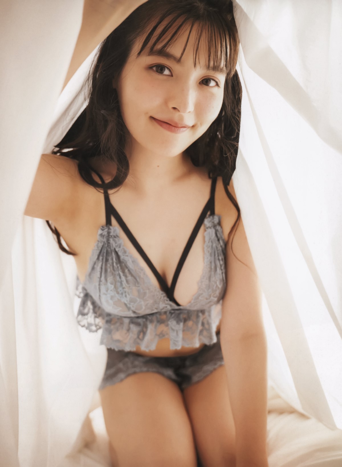 Photobook 2022 11 11 Sumire Uesaka 上坂すみれ Violet Dream 0084 1443325866.jpg