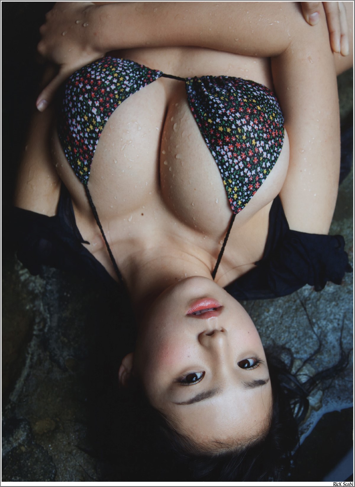 Photobook Ai Shinozaki 篠崎愛 Sakura Saku Toki 0036 4374642574.jpg