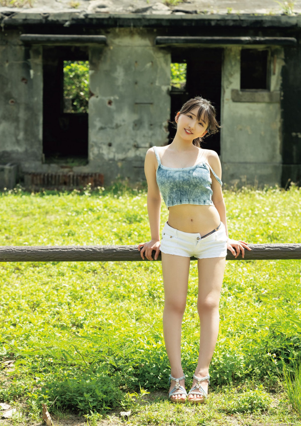 Photobook Karen Yuzuriha 楪カレン Unveil 0025 8913867689.jpg