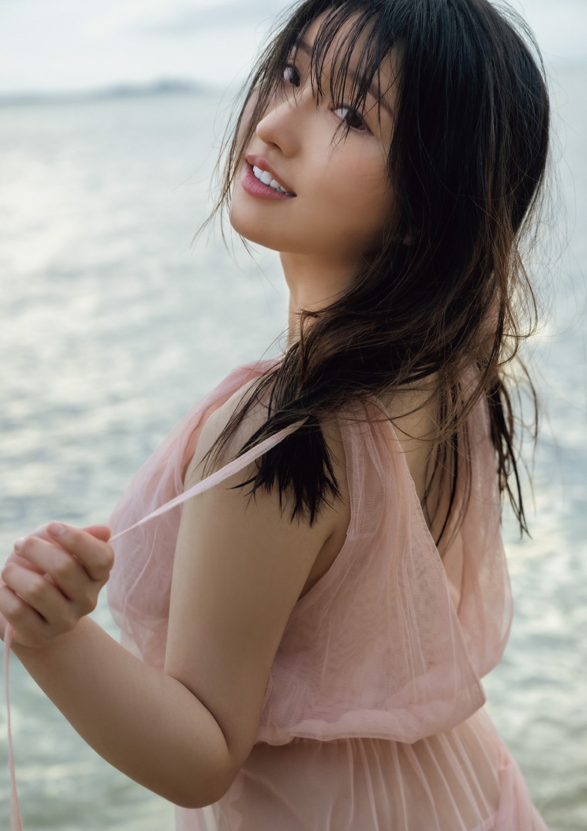 Photobook Karen Yuzuriha 楪カレン Unveil 0045 0456422227.jpg